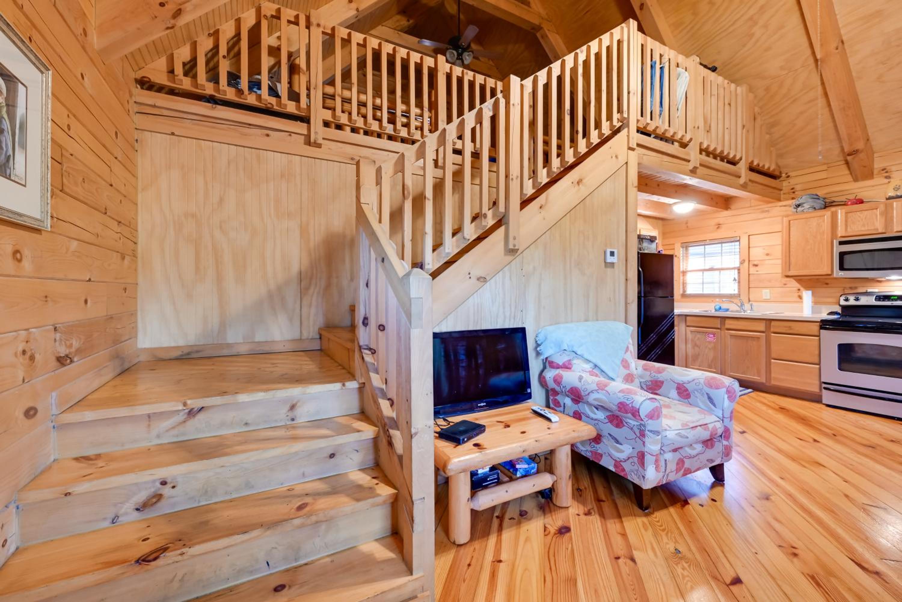 Cabin Along Rough River! Views, Fire Pit and Grill