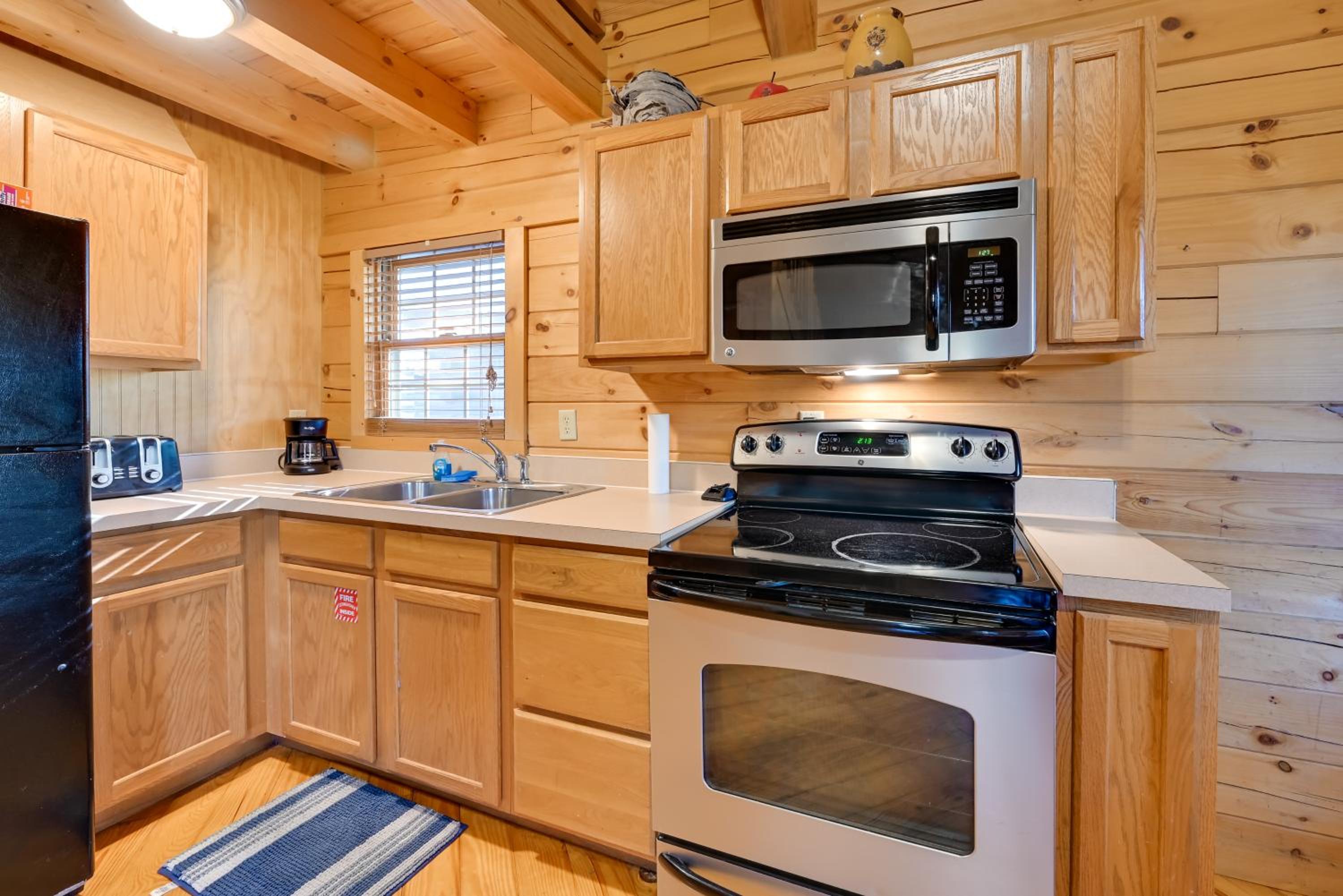 Cabin Along Rough River! Views, Fire Pit and Grill