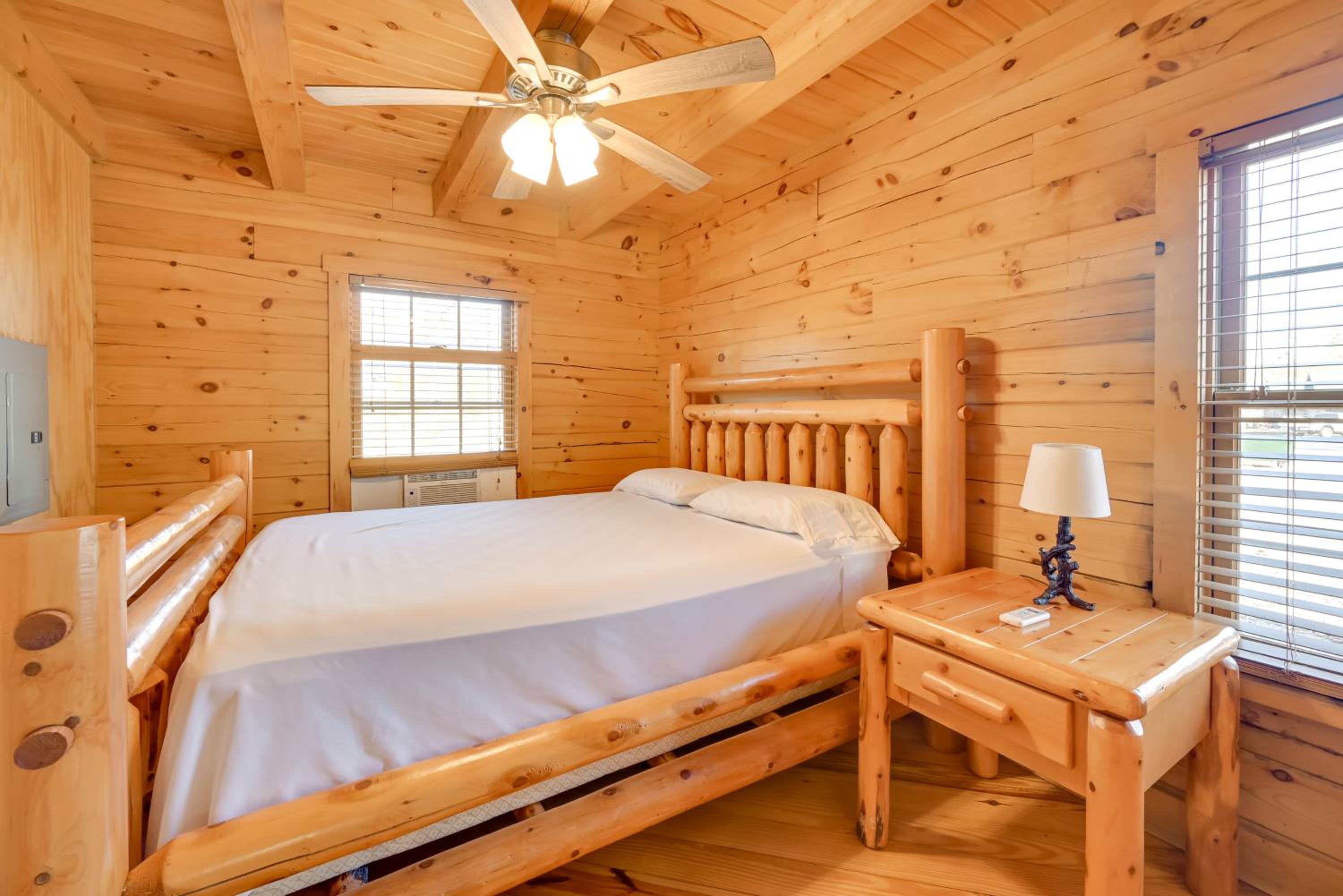 Cabin Along Rough River! Views, Fire Pit and Grill