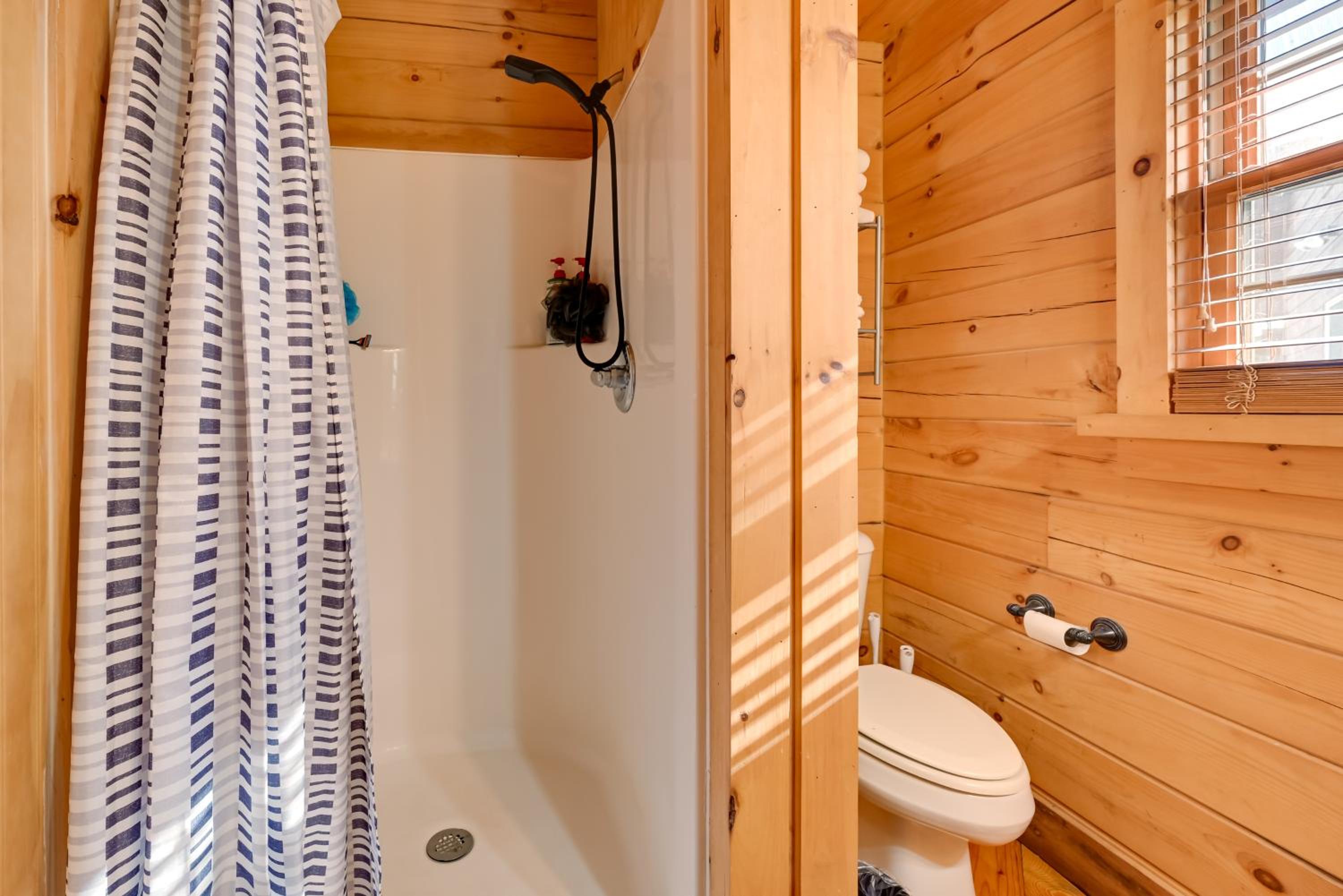 Cabin Along Rough River! Views, Fire Pit and Grill
