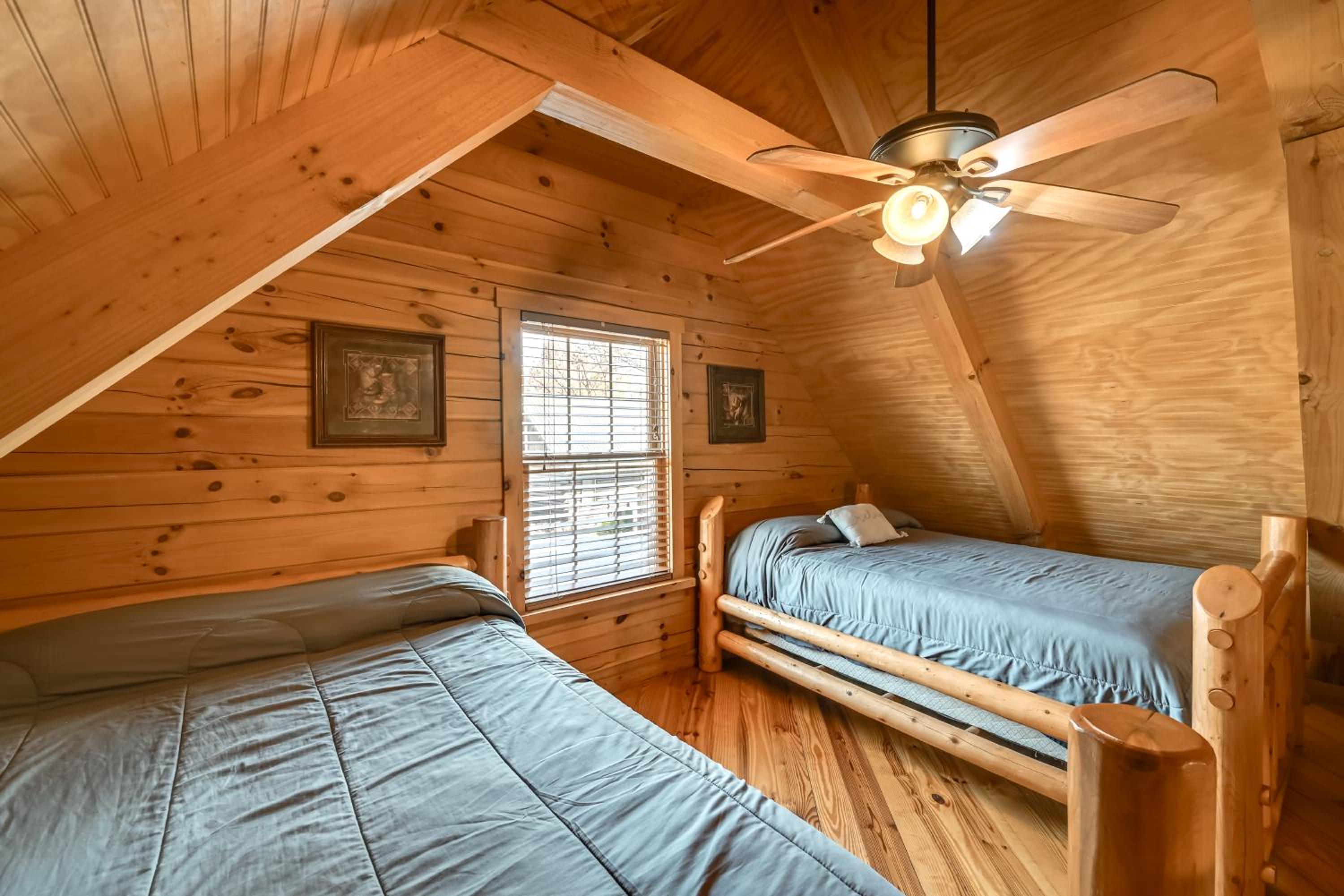 Cabin Along Rough River! Views, Fire Pit and Grill
