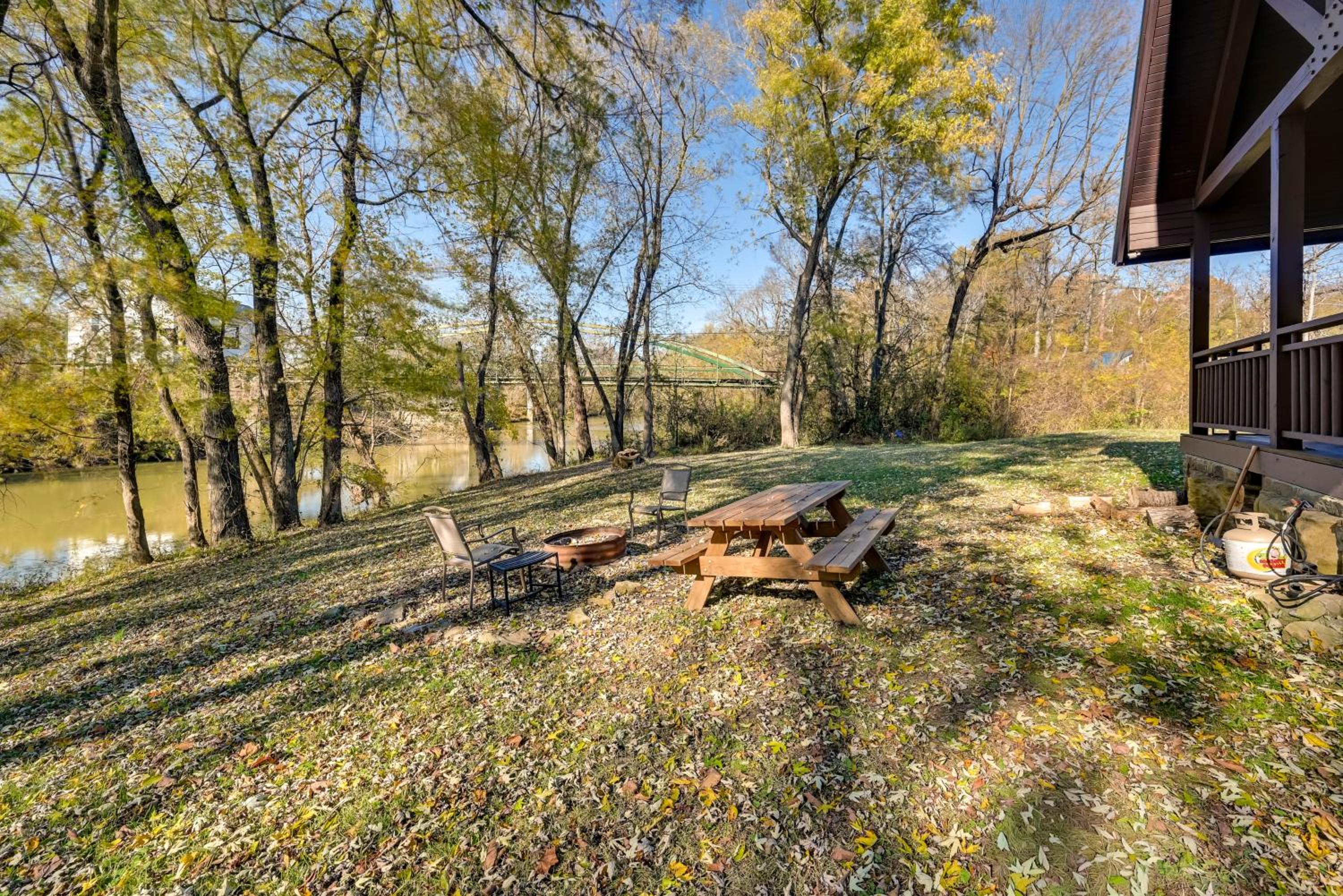 Cabin Along Rough River! Views, Fire Pit and Grill
