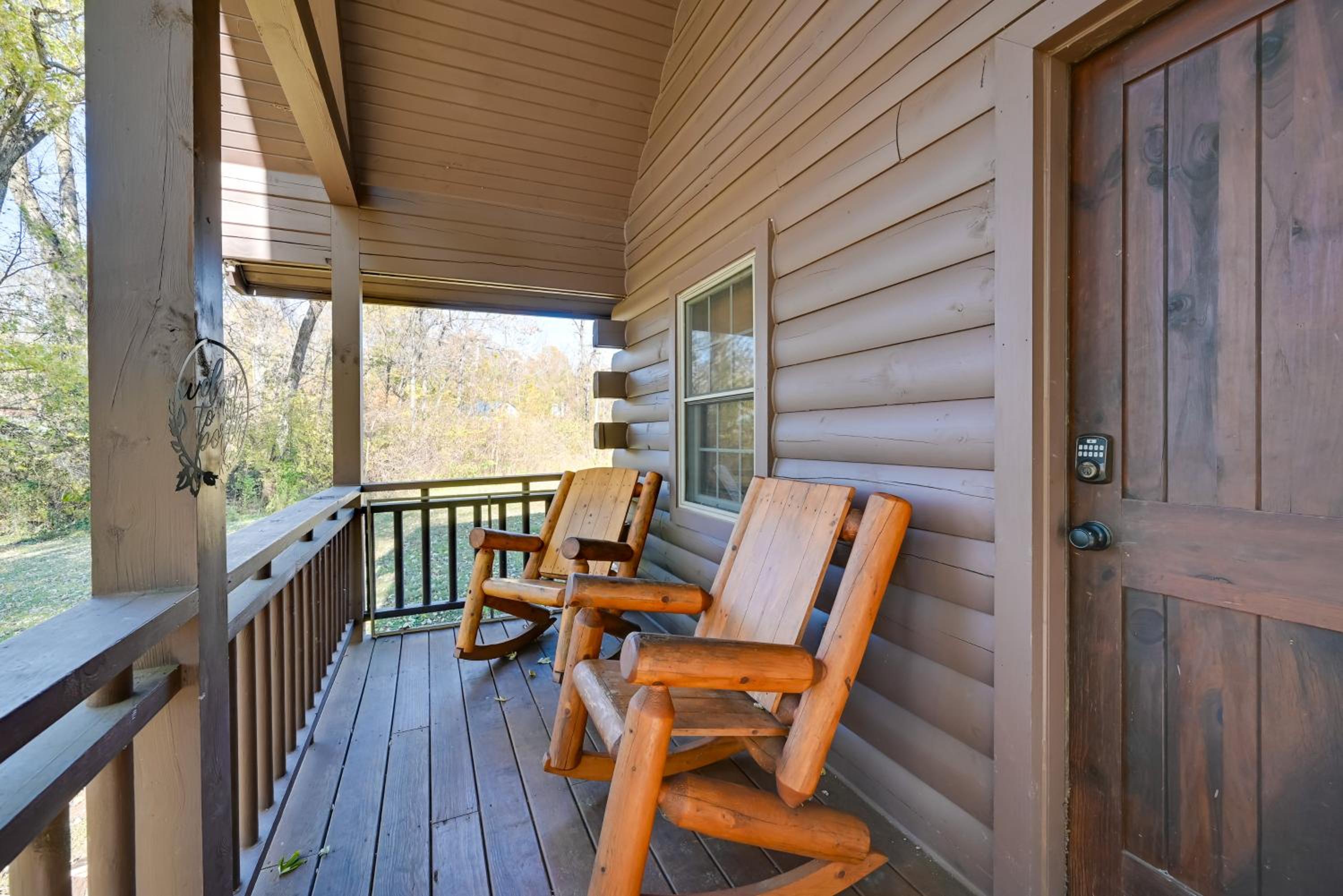 Cabin Along Rough River! Views, Fire Pit and Grill