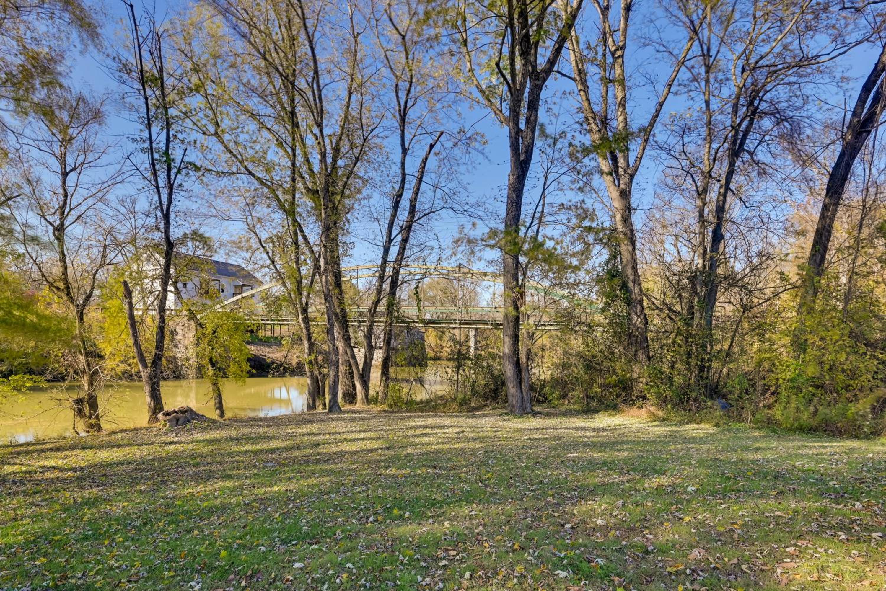 Cabin Along Rough River! Views, Fire Pit and Grill