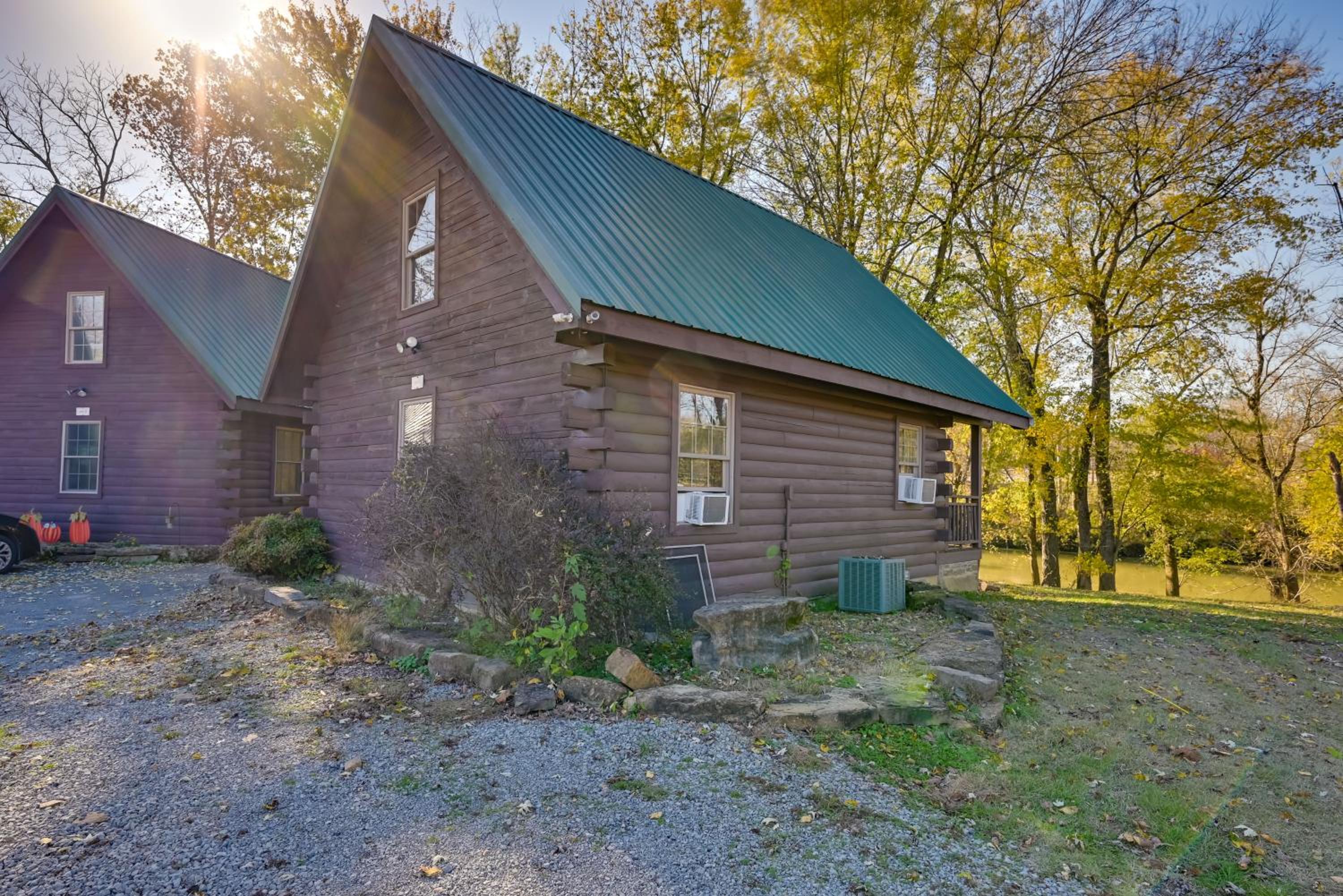 Cabin Along Rough River! Views, Fire Pit and Grill