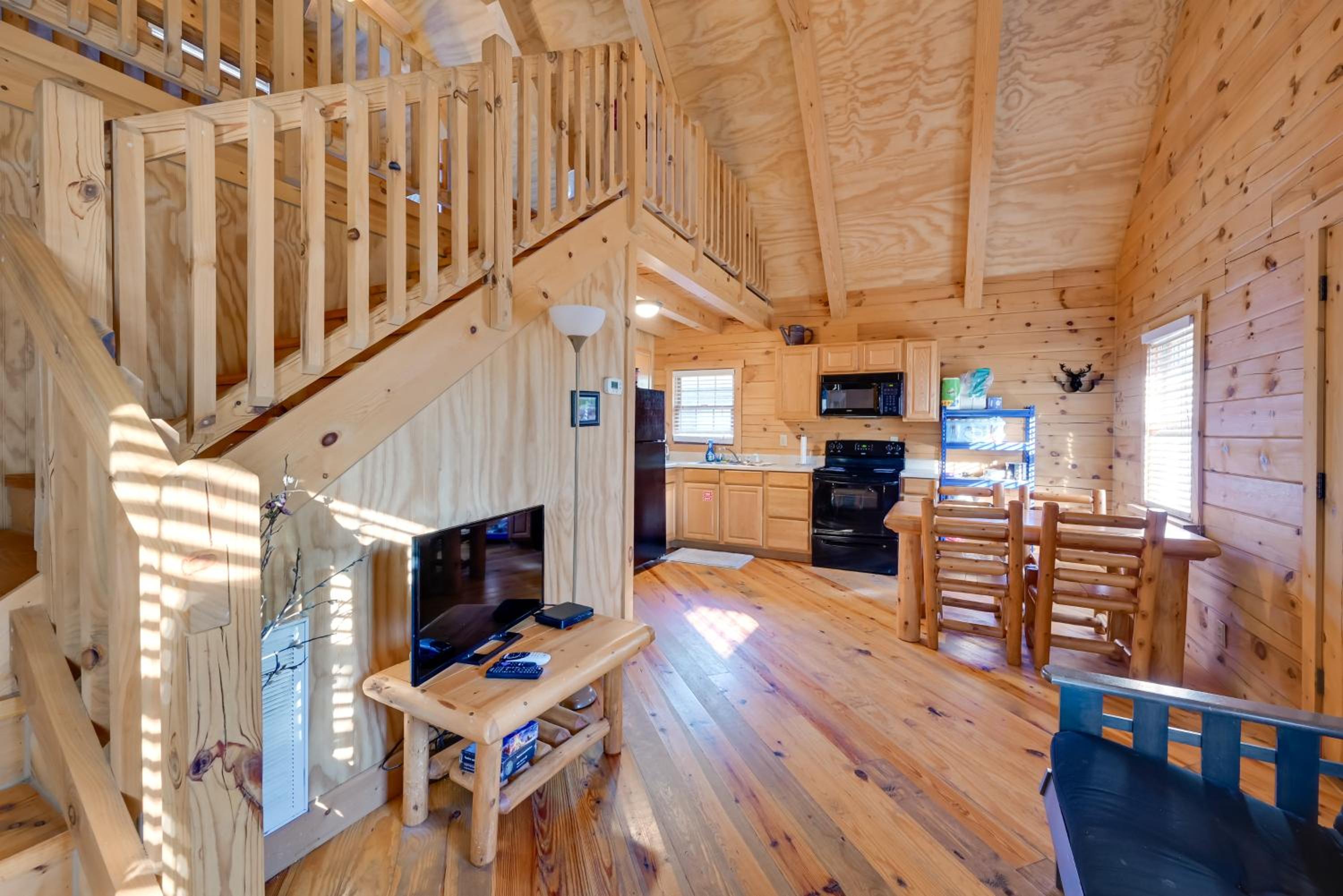Water Views! Serene Rough River Family Cabin