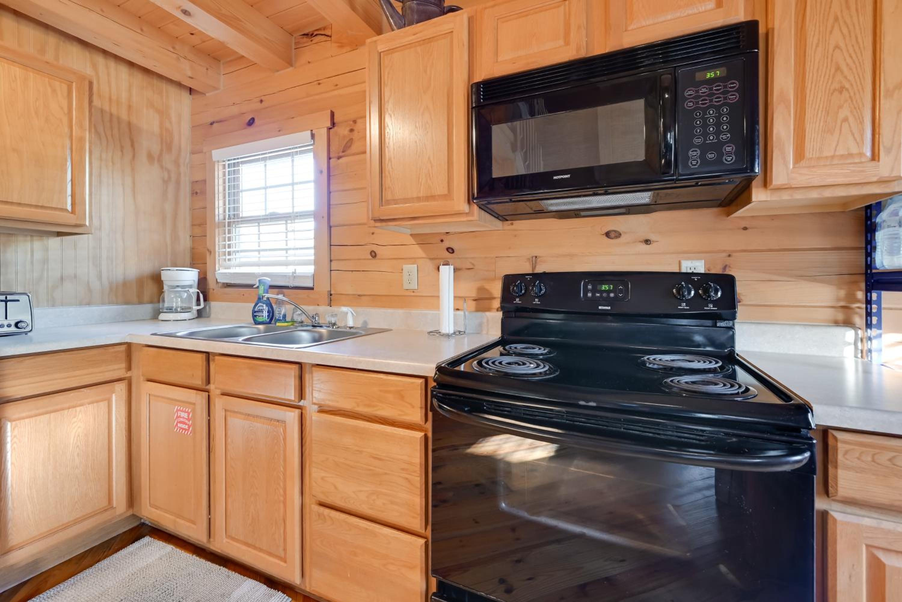 Water Views! Serene Rough River Family Cabin