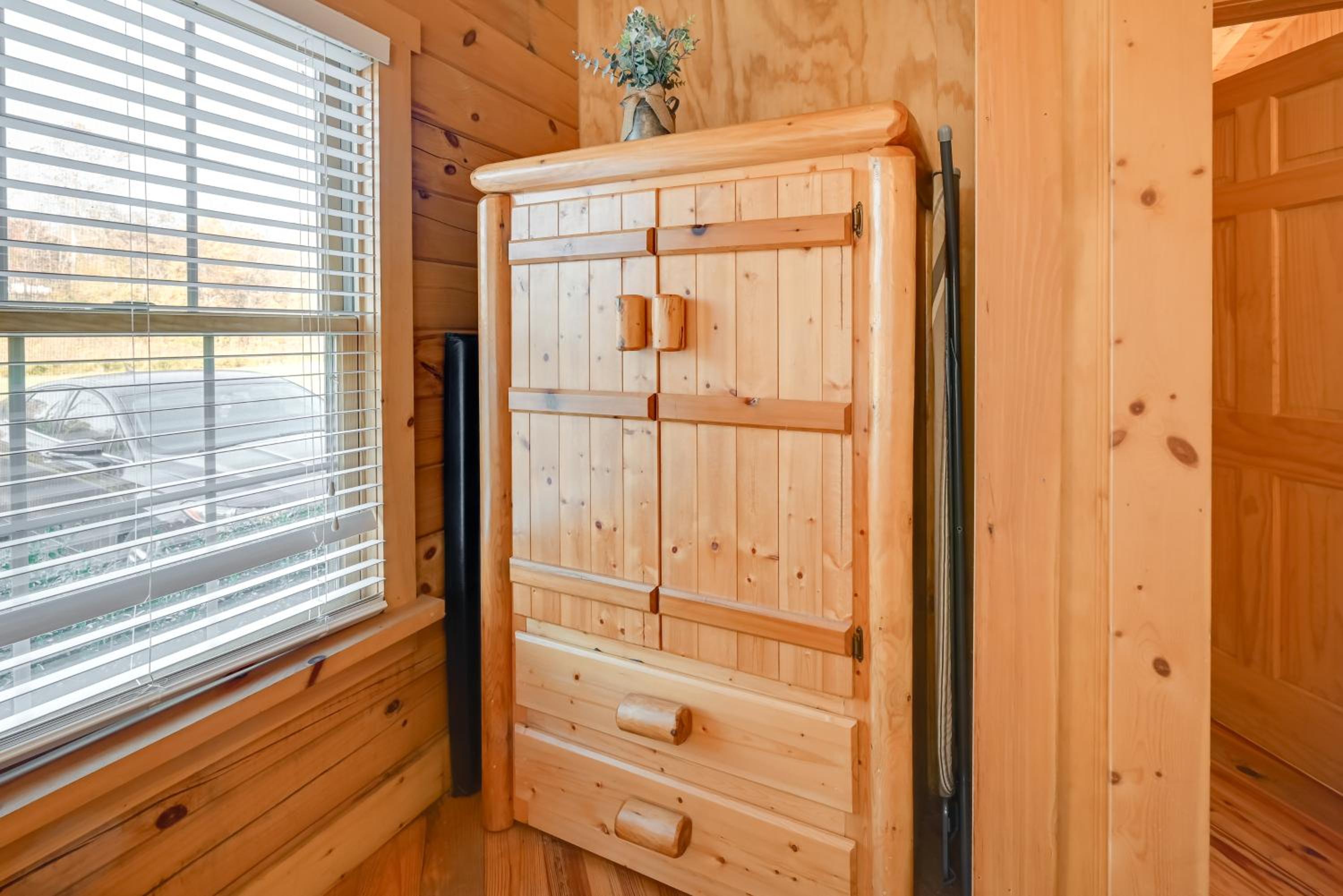Water Views! Serene Rough River Family Cabin