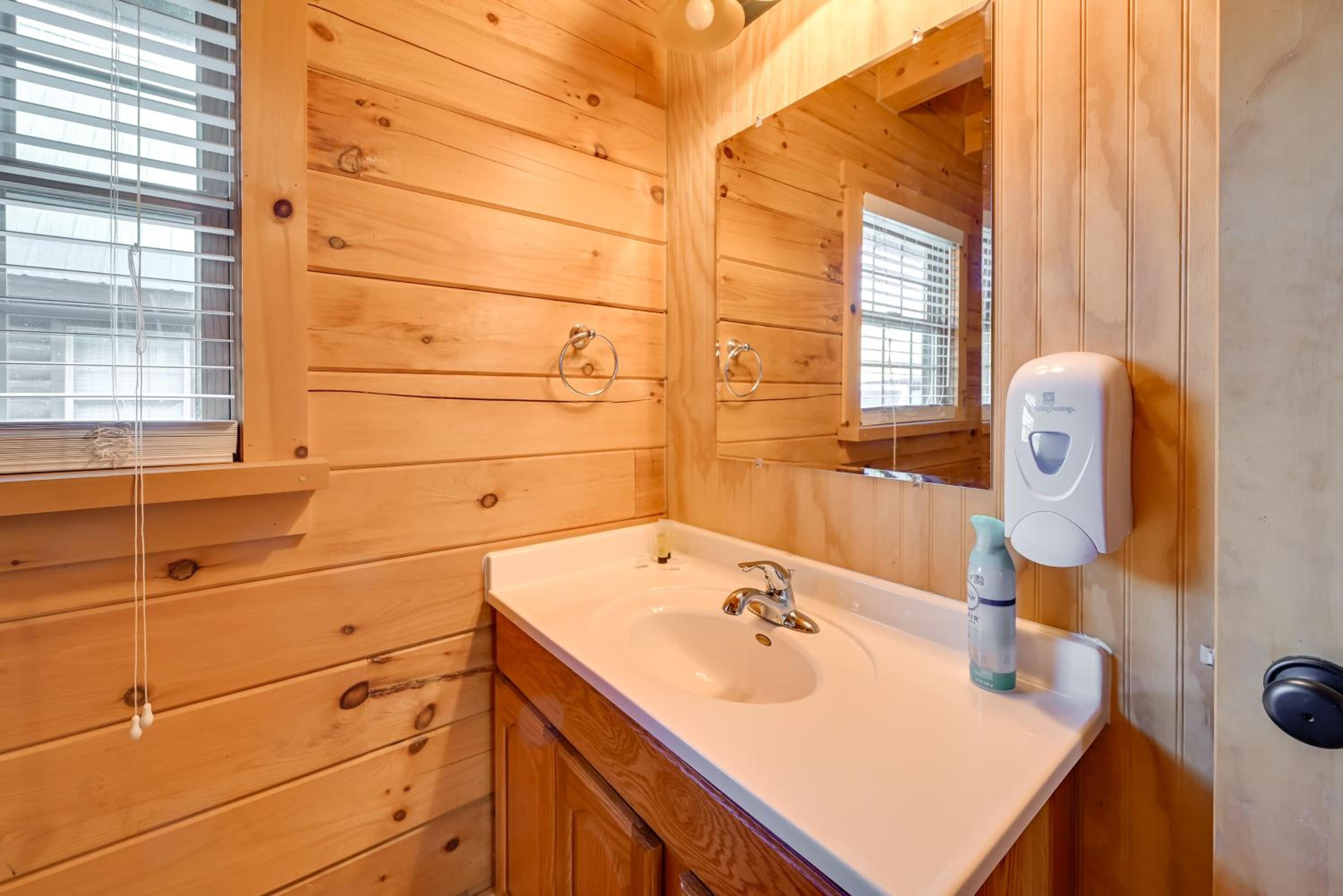 Water Views! Serene Rough River Family Cabin
