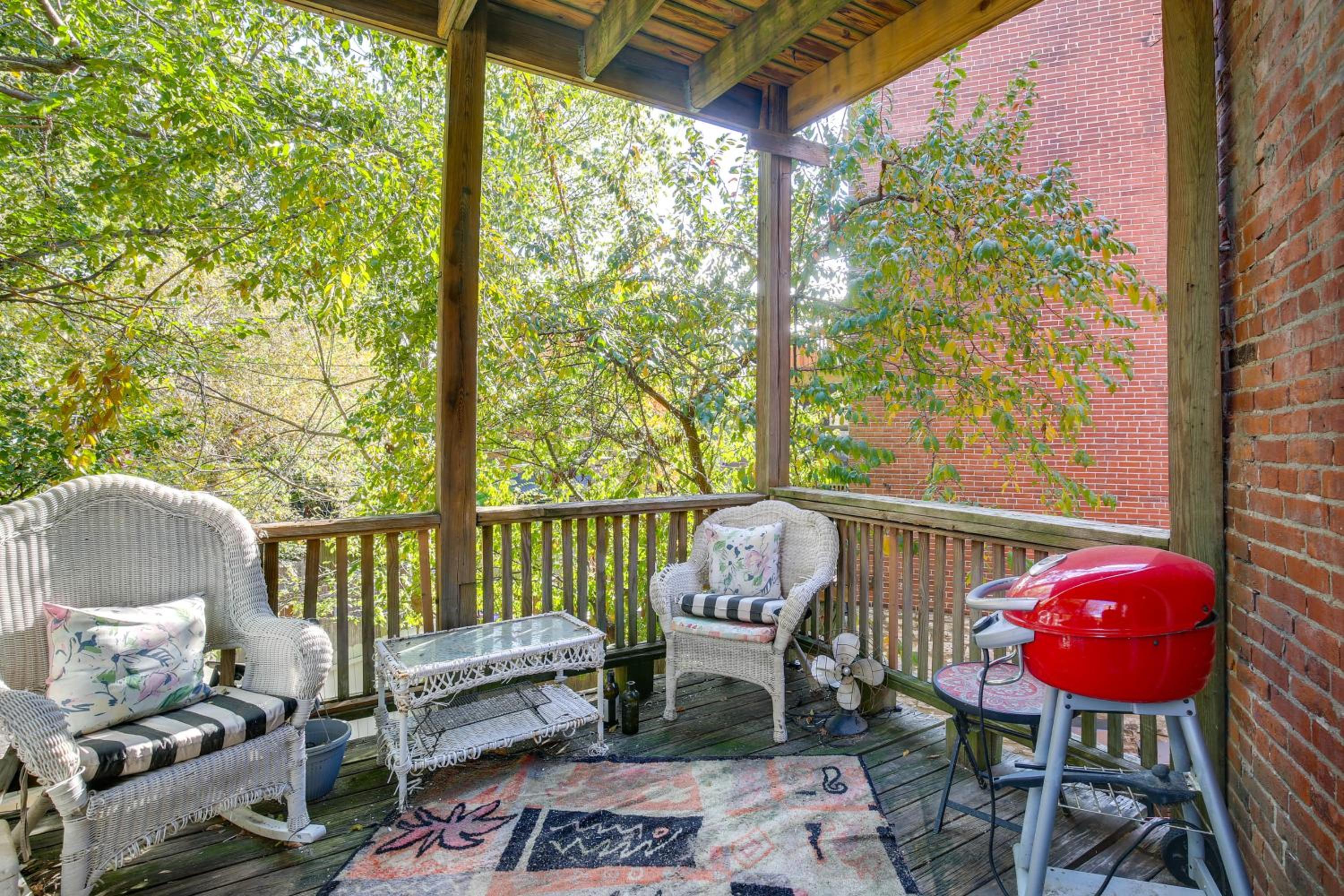 Heart of St Louis! Walkable Soulard Apt with Loft