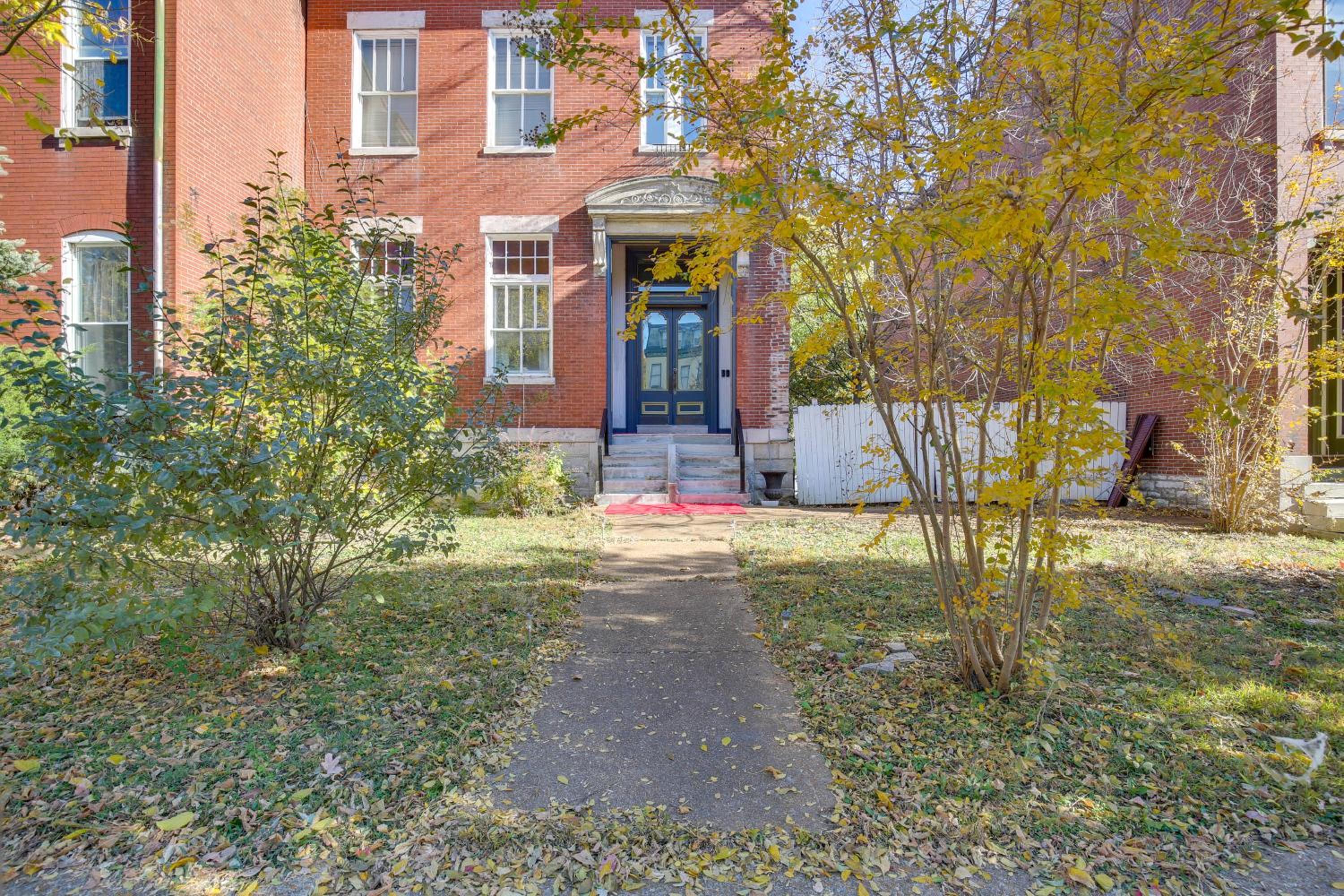 Heart of St Louis! Walkable Soulard Apt with Loft