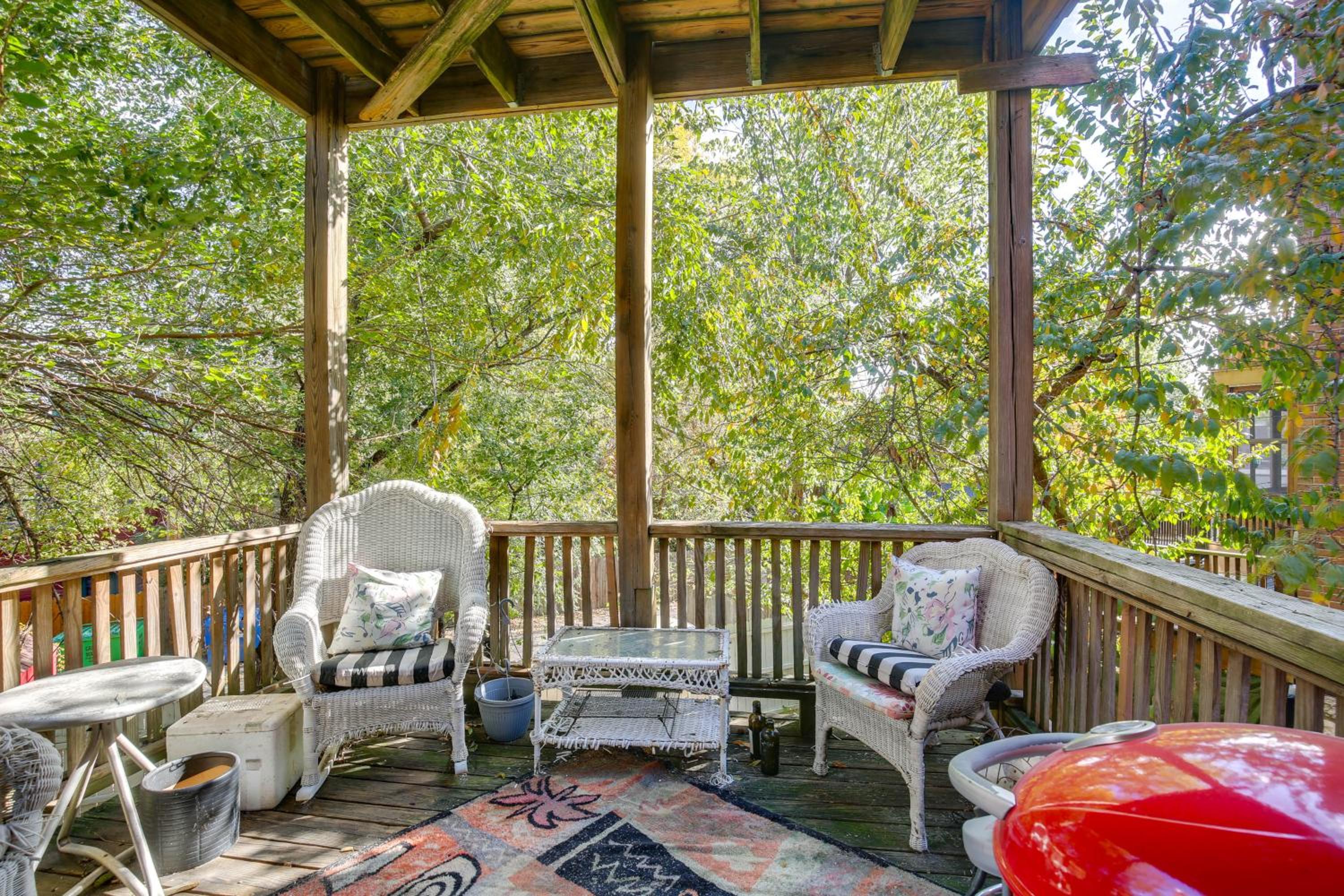 Heart of St Louis! Walkable Soulard Apt with Loft
