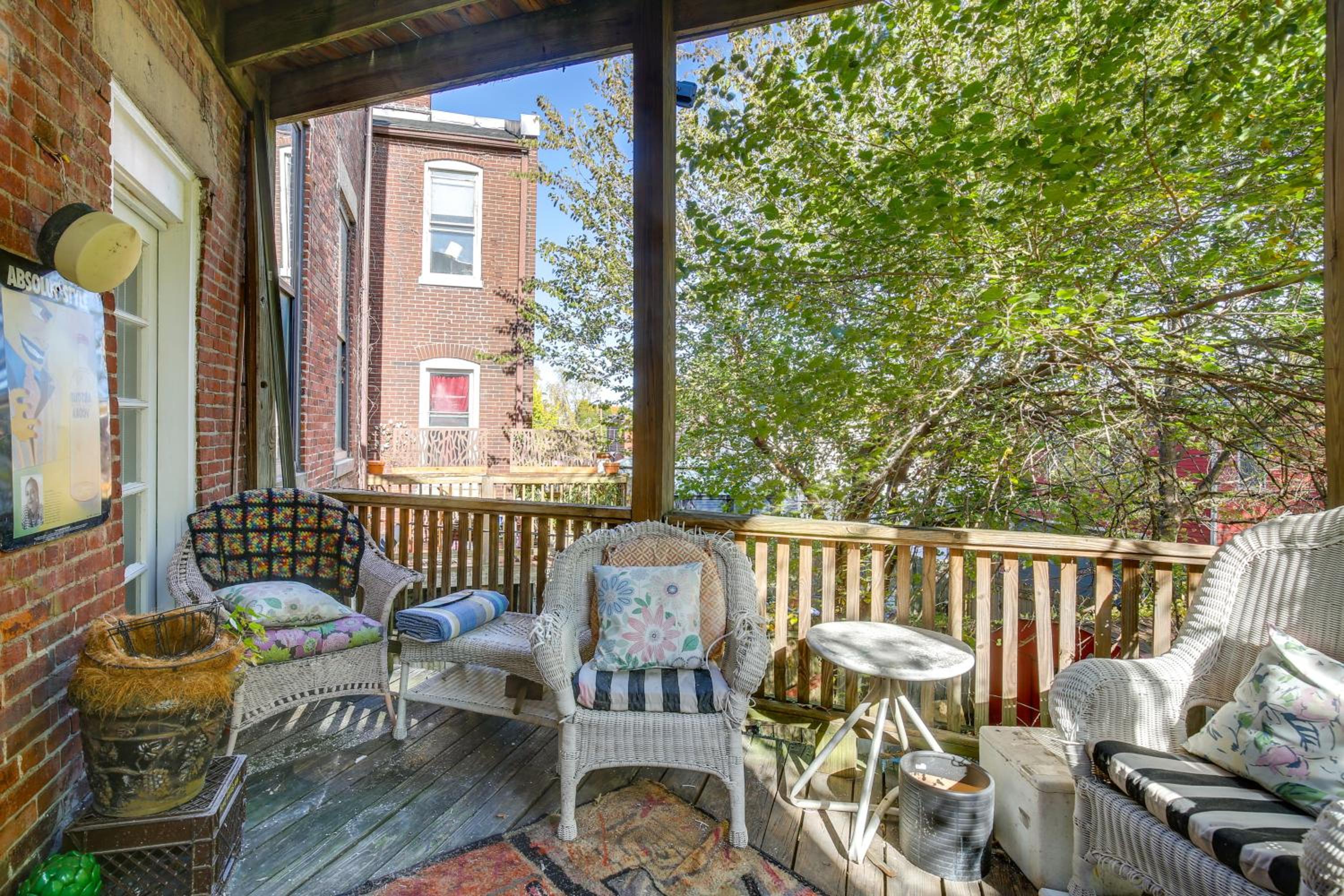 Heart of St Louis! Walkable Soulard Apt with Loft
