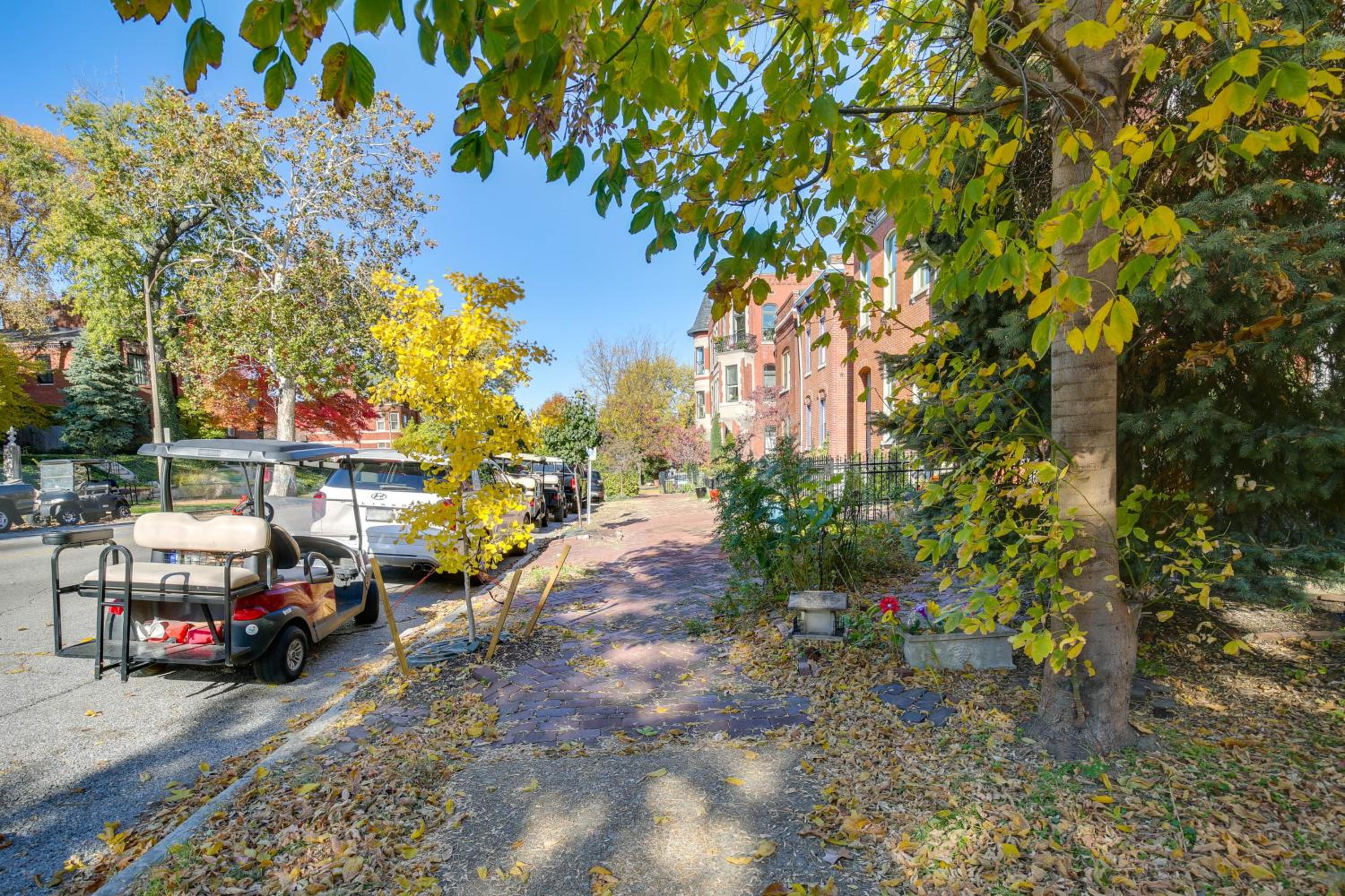 Heart of St Louis! Walkable Soulard Apt with Loft