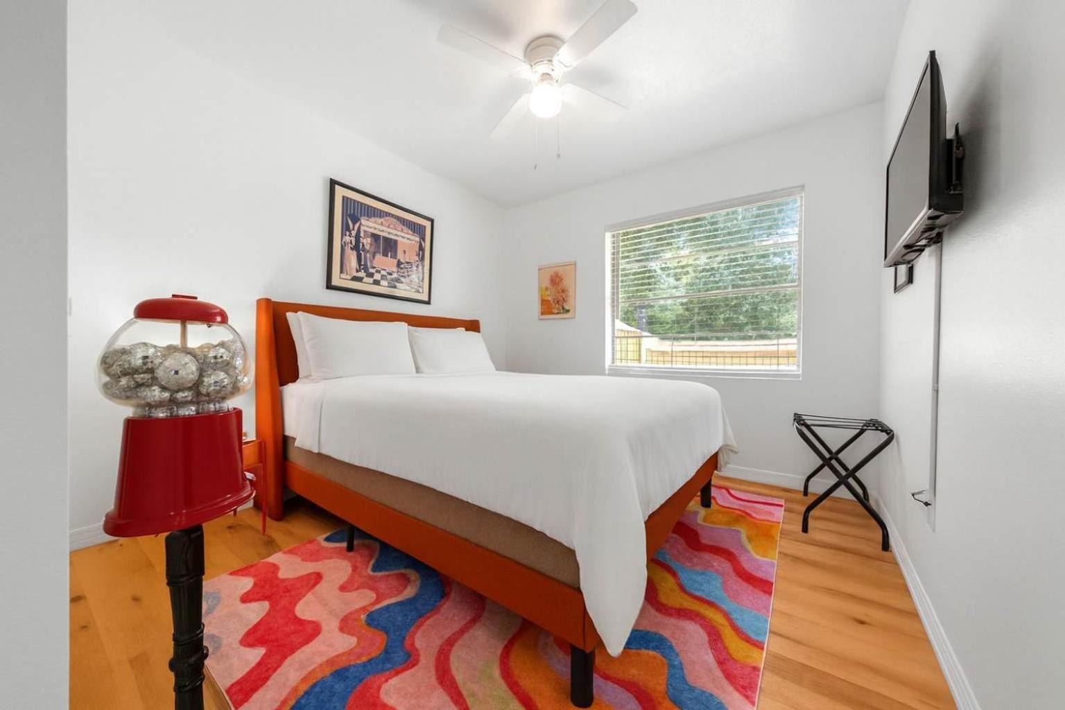 The Happy Haven - Near Manatee Tours - Pet Friendly