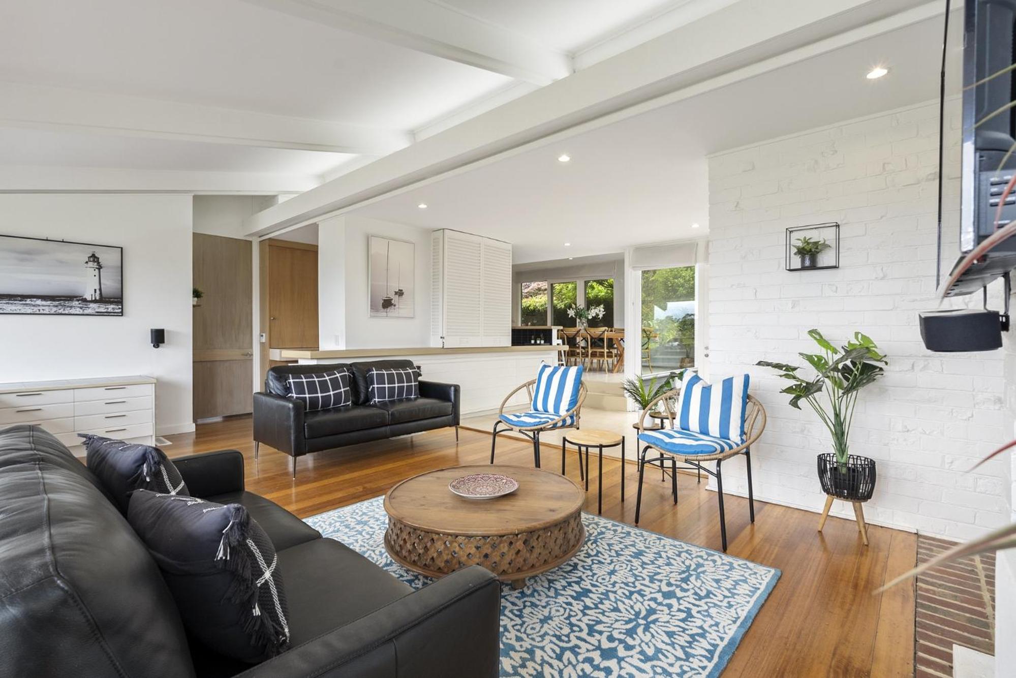 Light-Filled House Near Beaches and Cafes