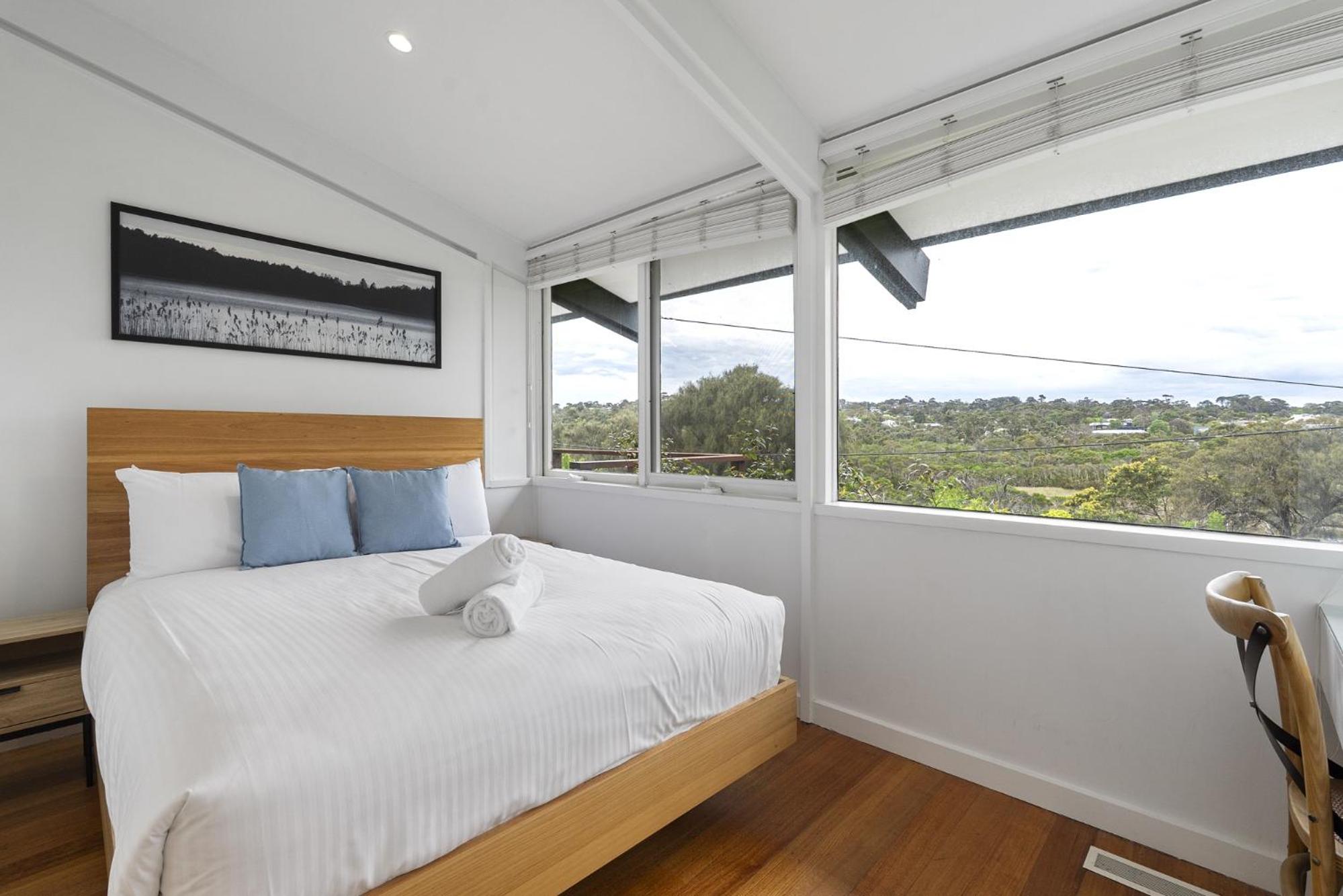 Light-Filled House Near Beaches and Cafes