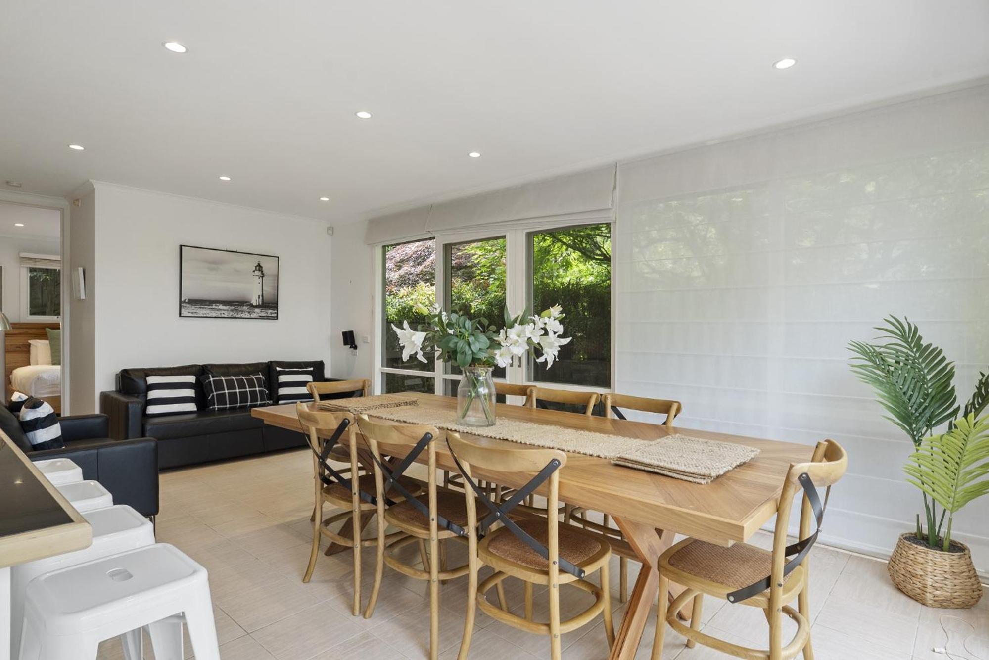 Light-Filled House Near Beaches and Cafes
