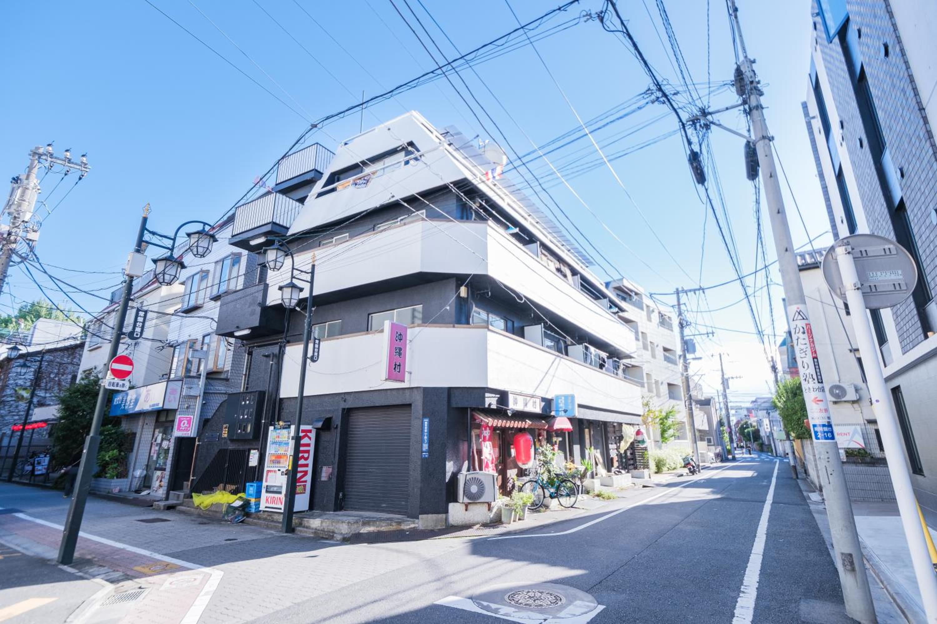 Comfy Stay Tokiwadai 2minute walk from Tokiwadai Station Ikebukuro 9min Shinjuku 14min Shibuya 18min Max 4guests Many restaurants nearby hot spring Shrine