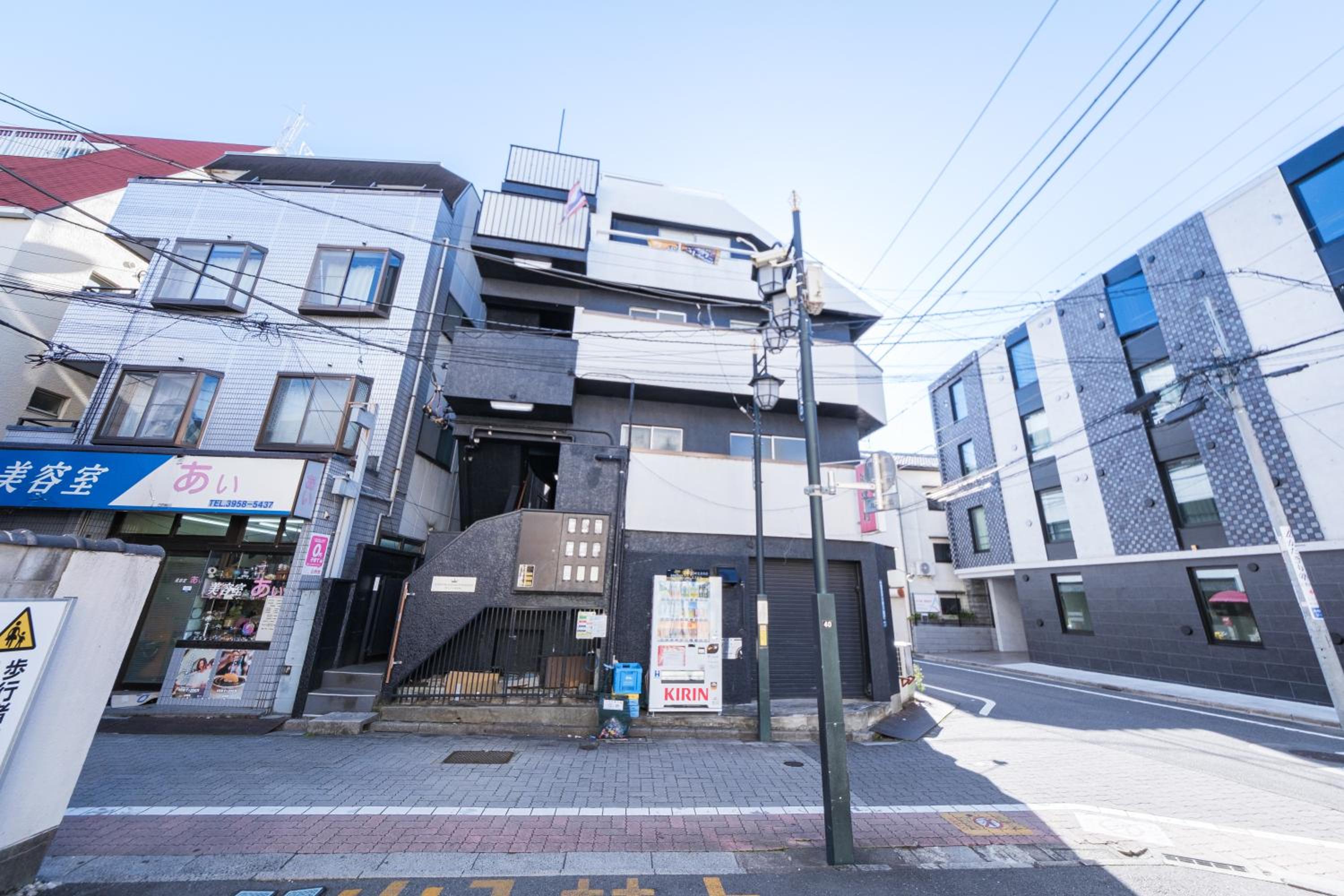 Comfy Stay Tokiwadai 2minute walk from Tokiwadai Station Ikebukuro 9min Shinjuku 14min Shibuya 18min Max 4guests Many restaurants nearby hot spring Shrine
