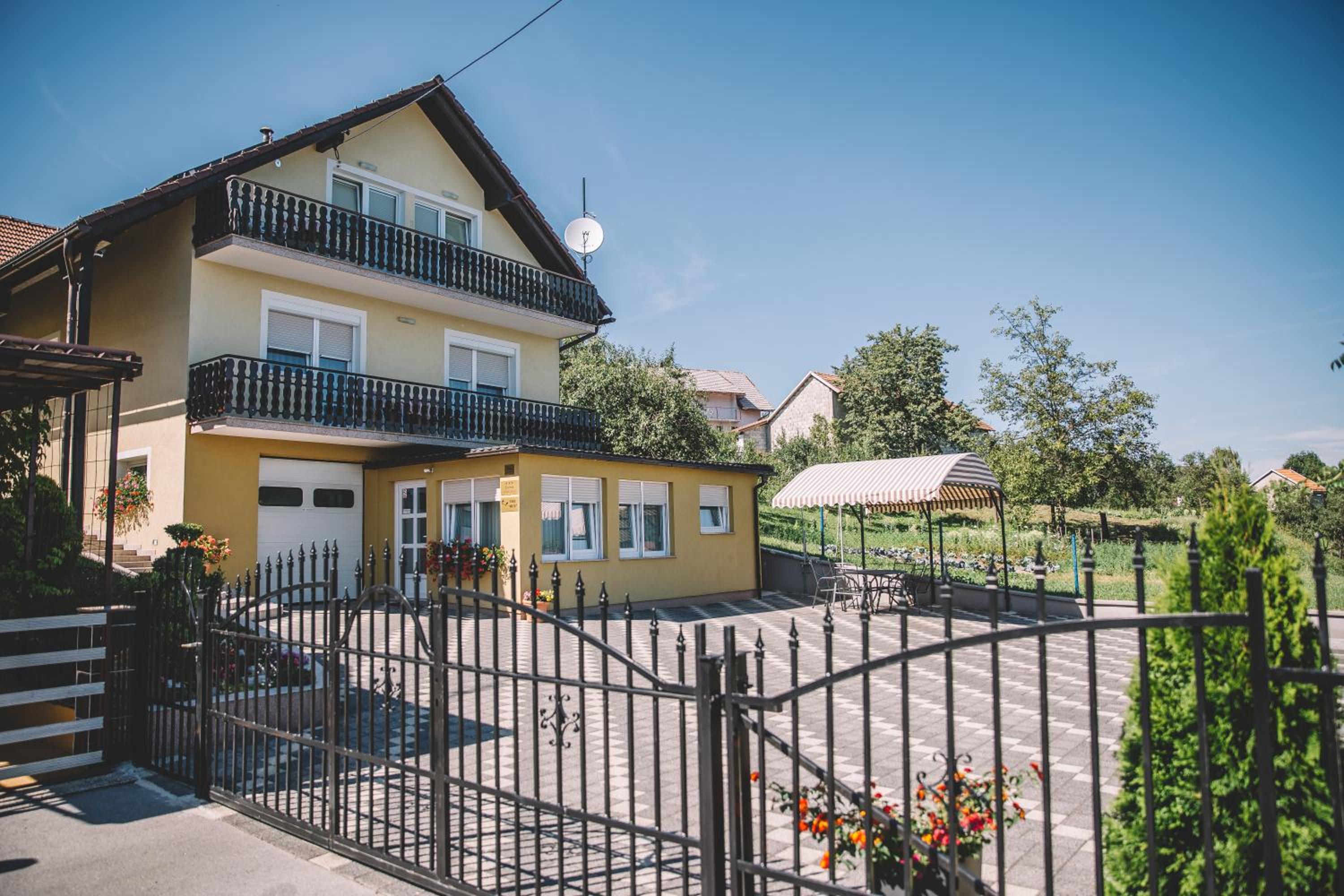 Apartments Miše