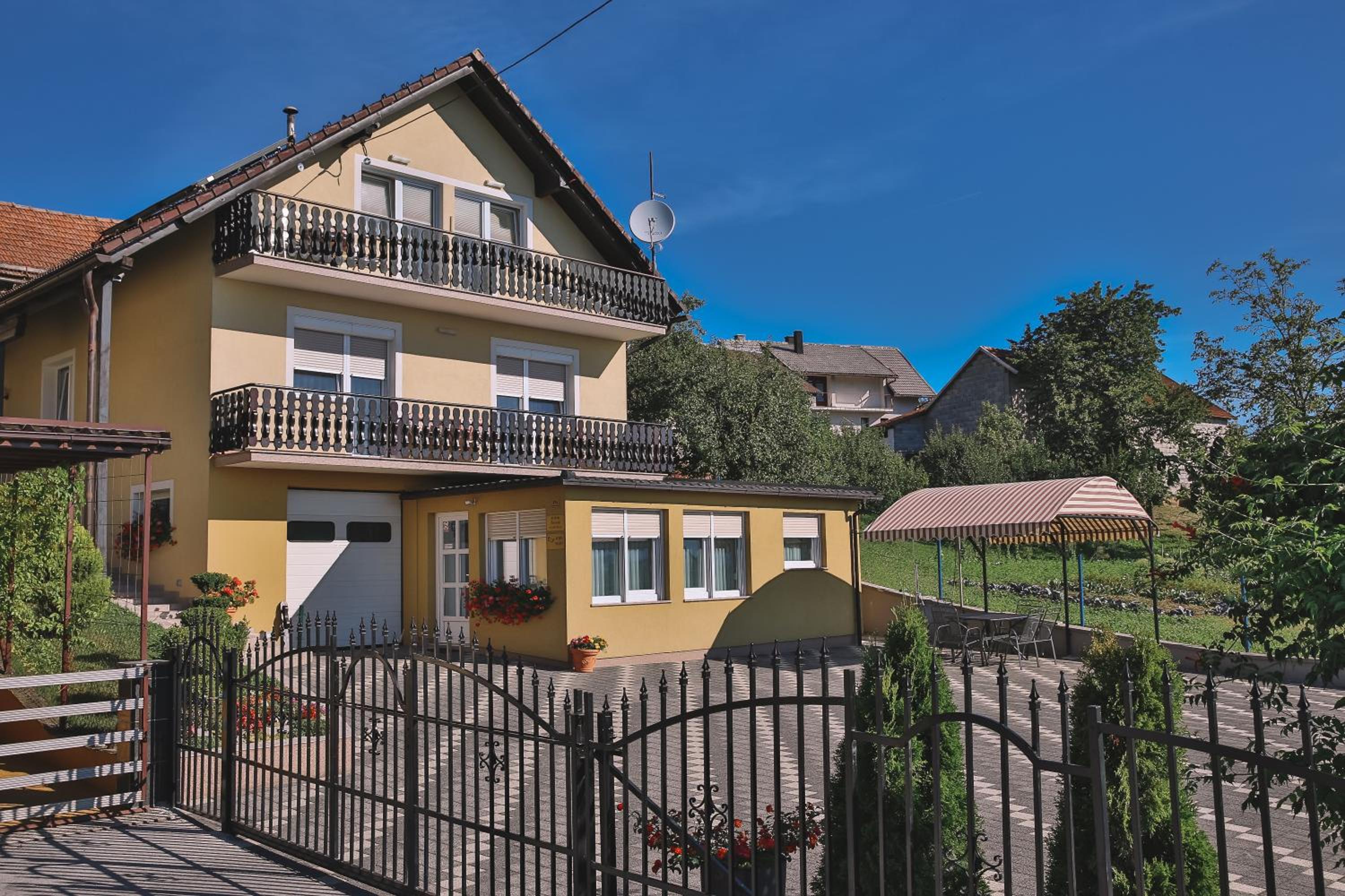 Apartments Miše