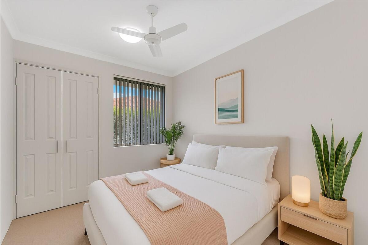 Stylish Queens Park Stay Close to Perth Airport
