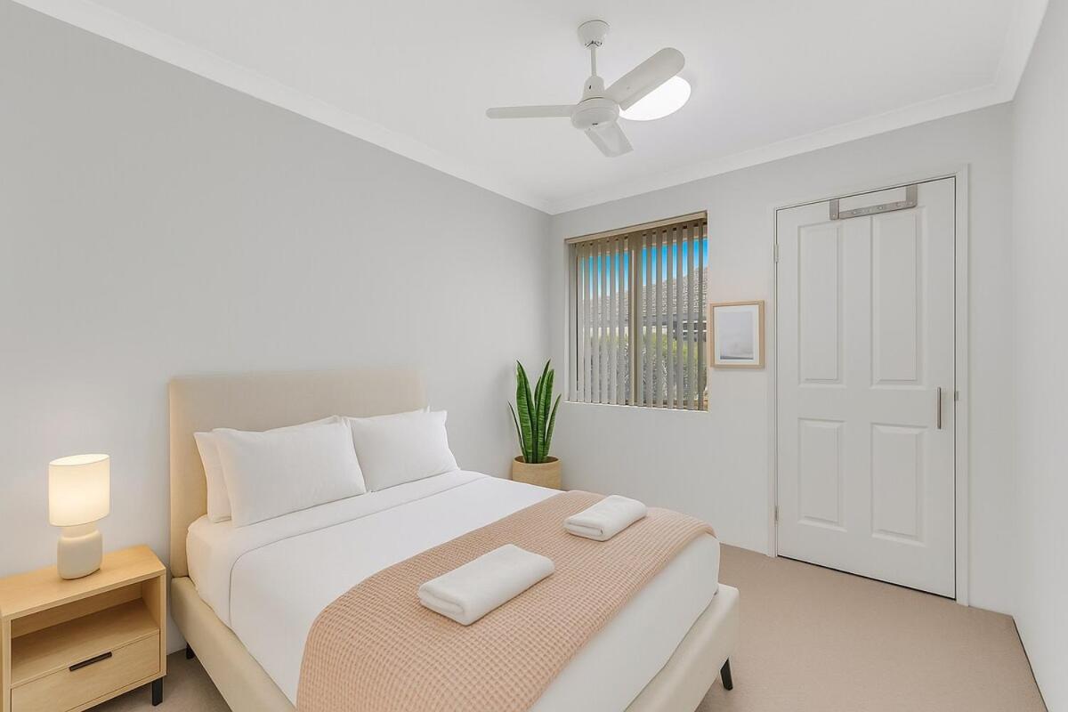 Stylish Queens Park Stay Close to Perth Airport