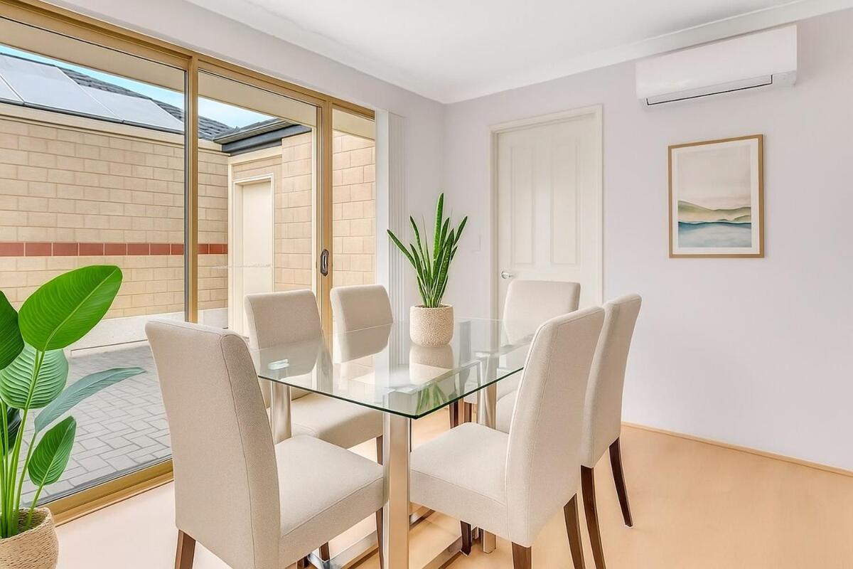 Stylish Queens Park Stay Close to Perth Airport
