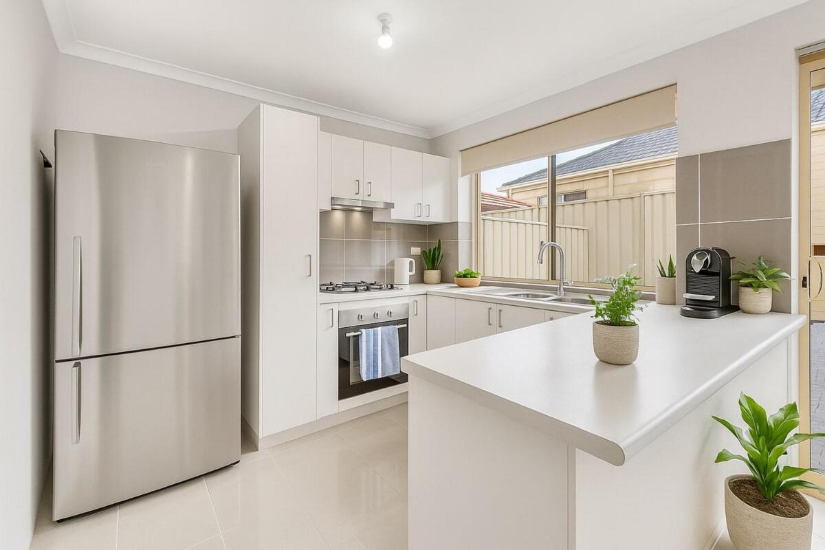 Stylish Queens Park Stay Close to Perth Airport
