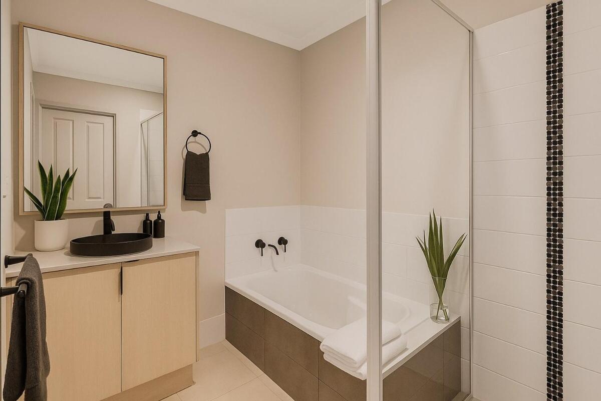 Stylish Queens Park Stay Close to Perth Airport