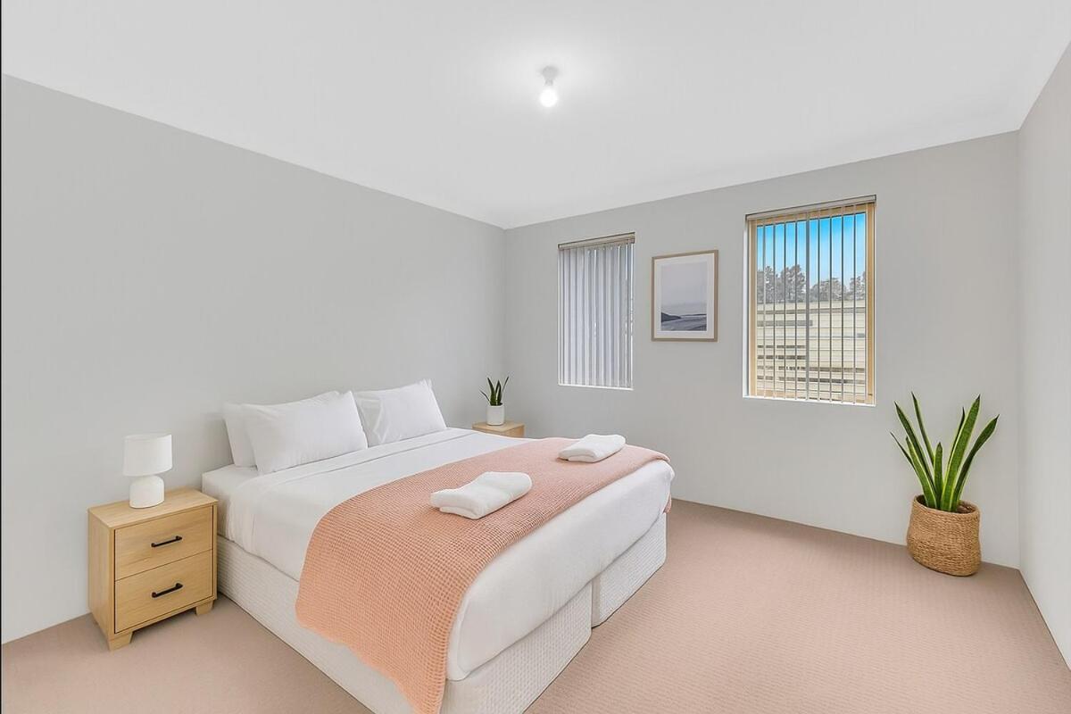 Stylish Queens Park Stay Close to Perth Airport