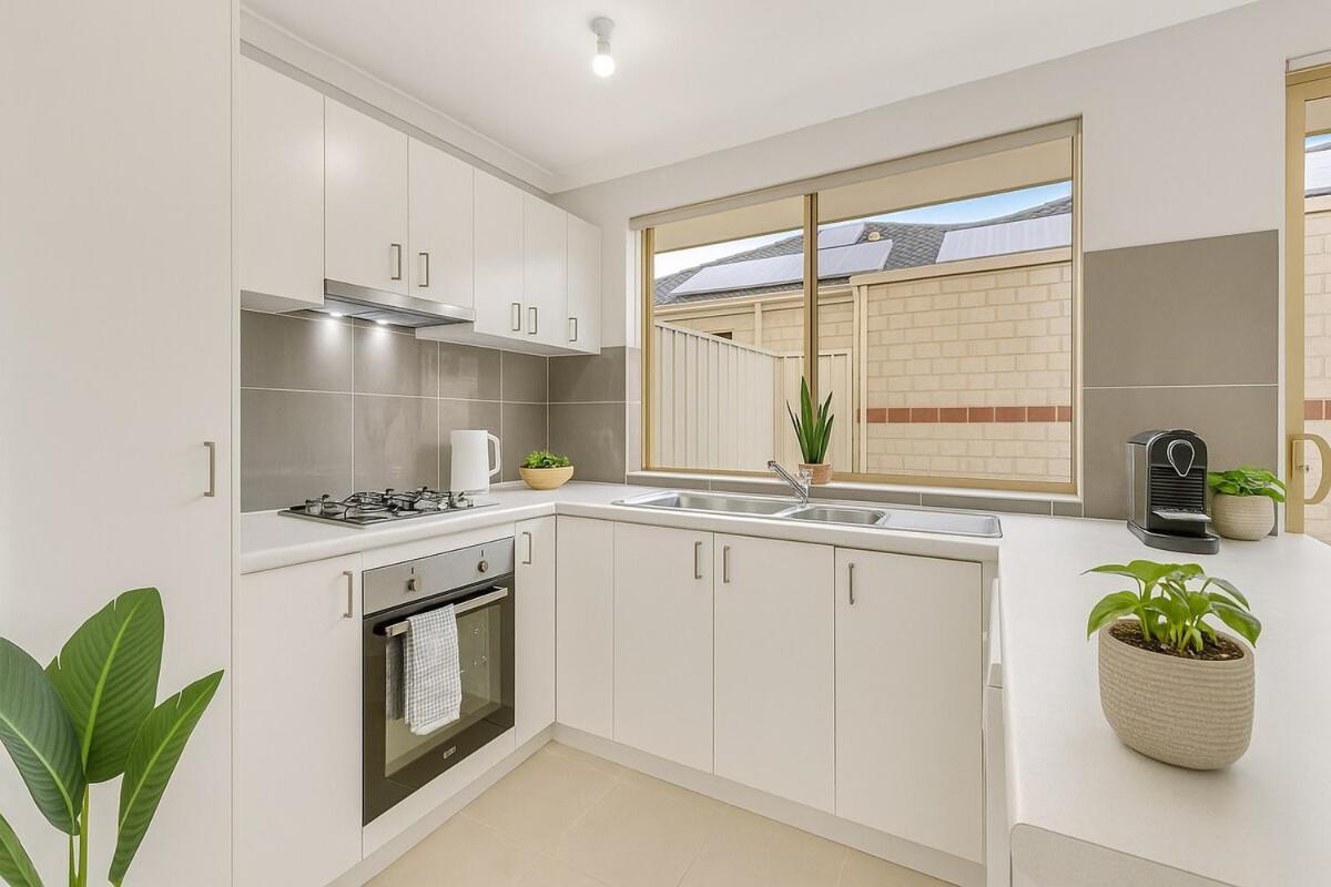 Stylish Queens Park Stay Close to Perth Airport