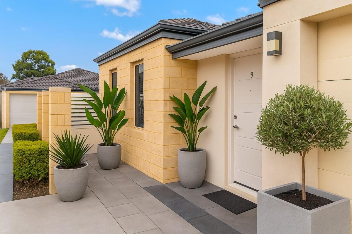 Stylish Queens Park Stay Close to Perth Airport