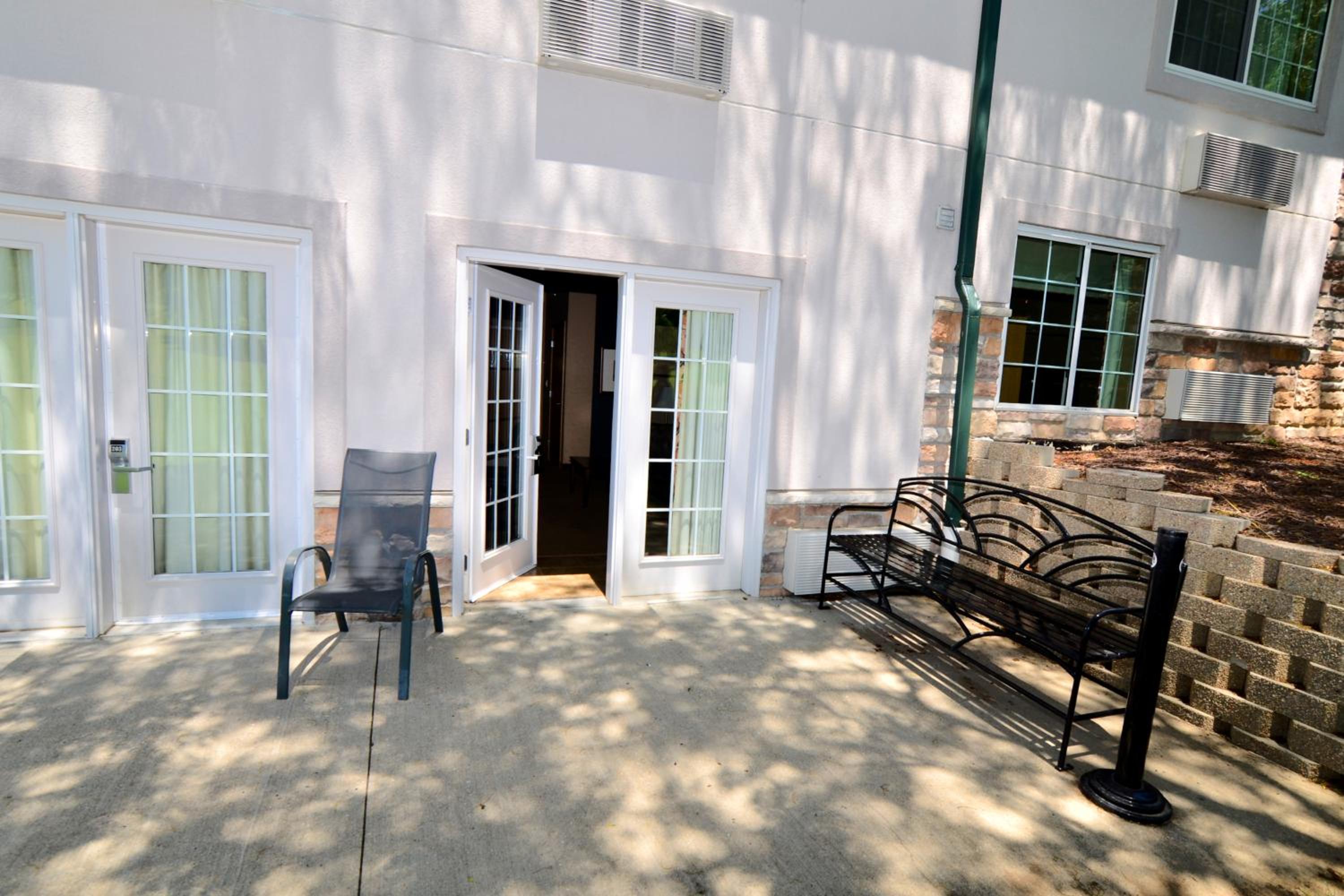 Cobblestone Inn & Suites - Denison | Majestic Hills