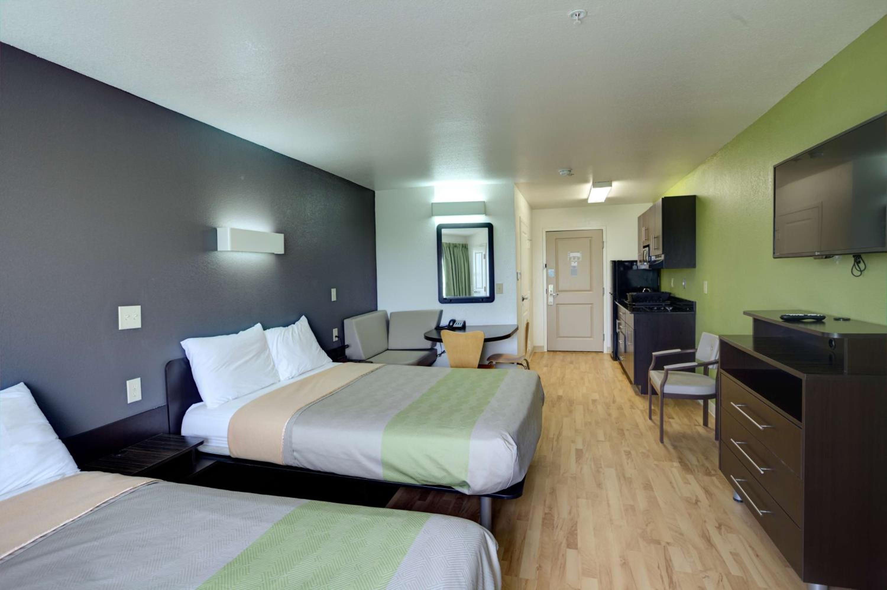 Sweetwater Vacations - Studio 6-Sweetwater, TX - Property Image 3