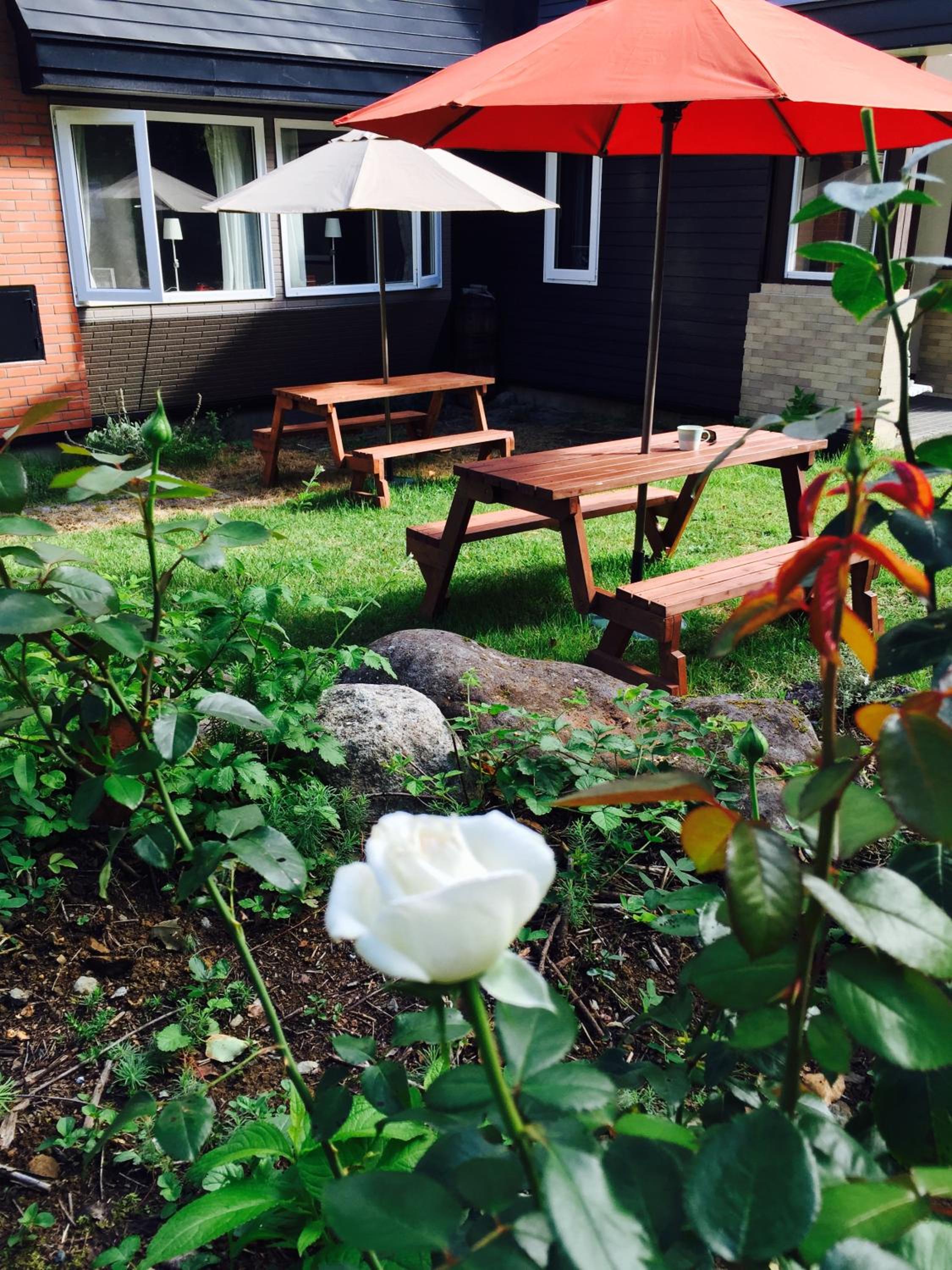 White Rose Inn