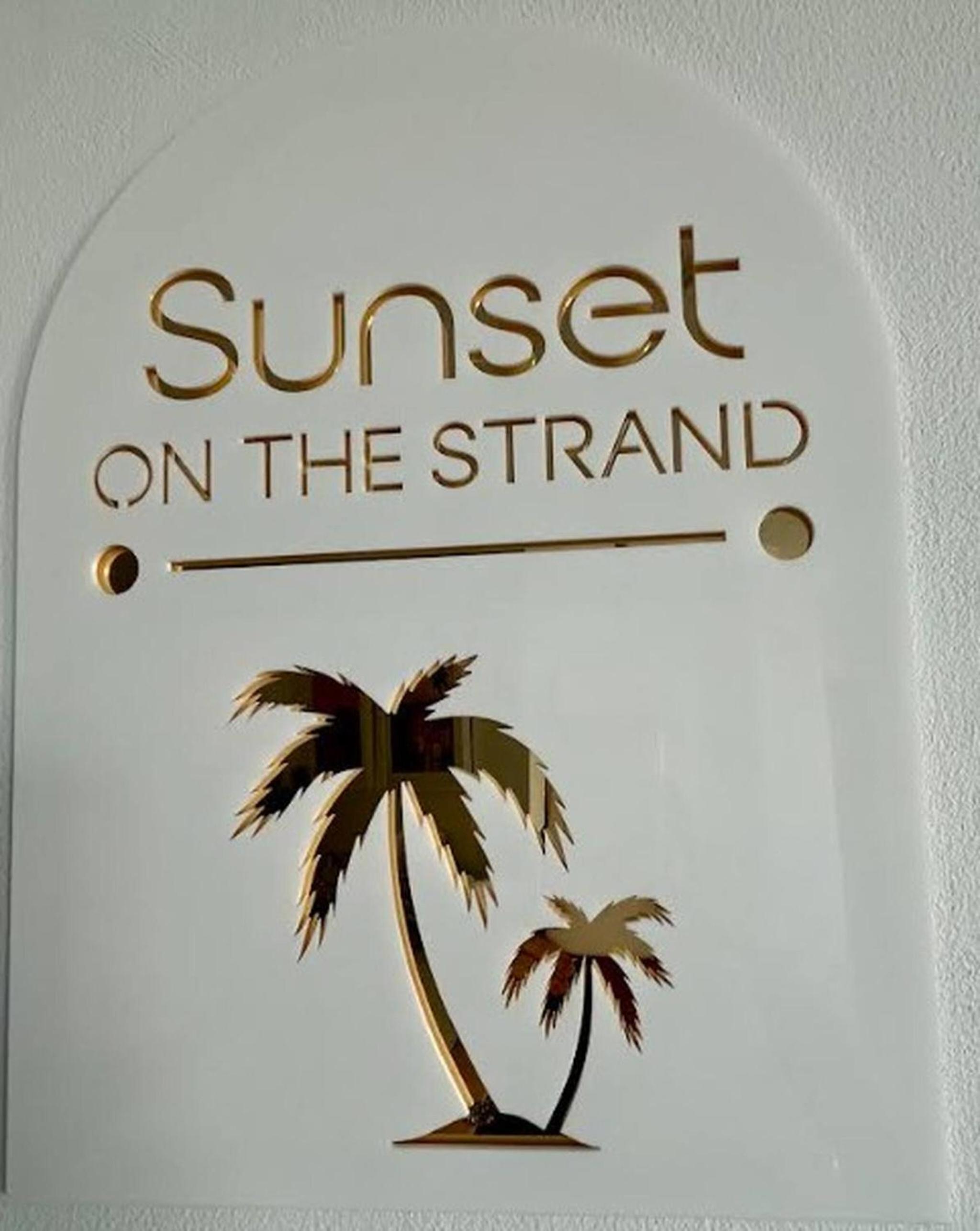 Sunset-on-the-Strand Pool Tennis TSV