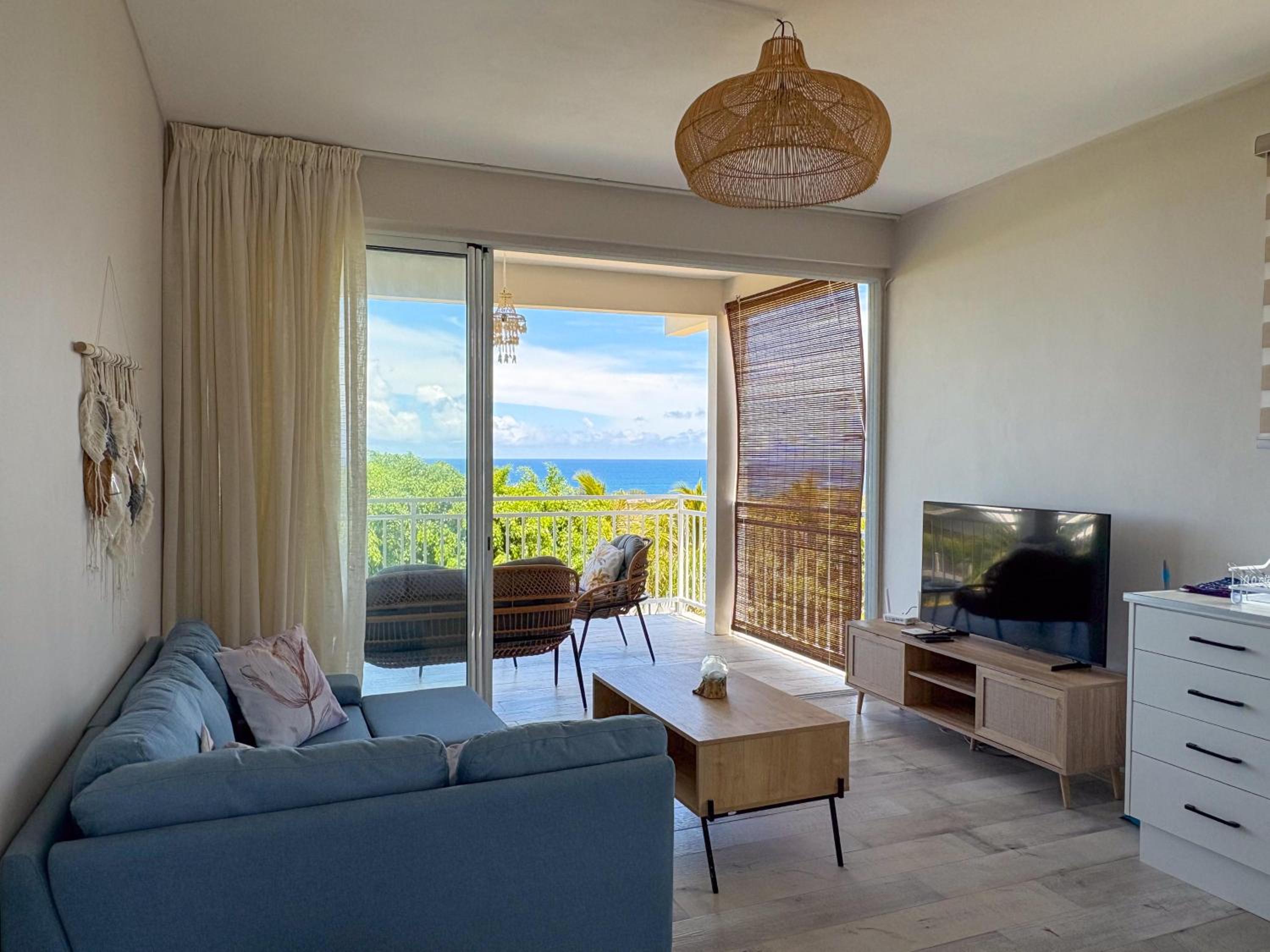LAKAZ DEL VISTA - Luxurious new apartments with panoramic sea views, pool & garden retreat