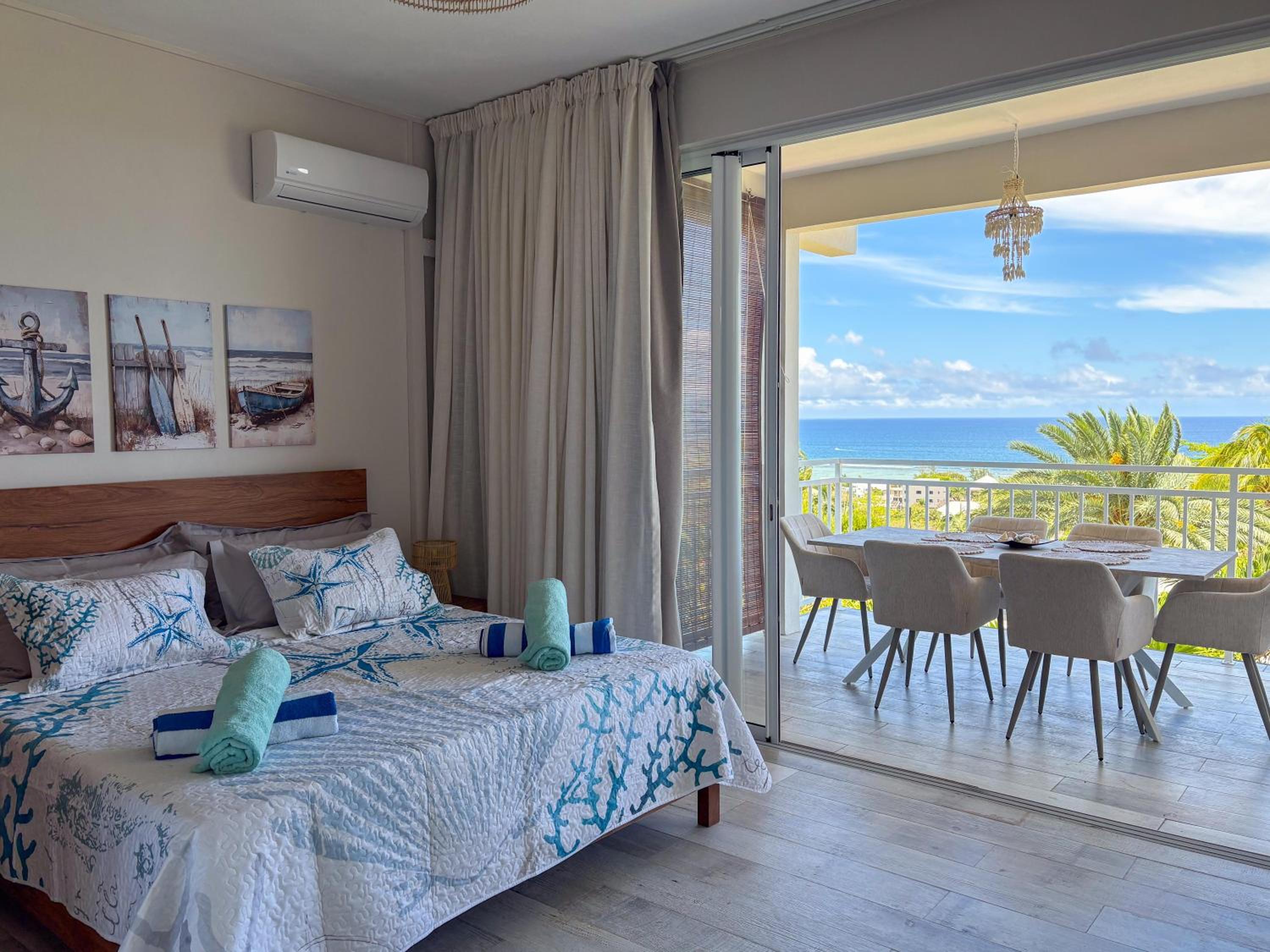 LAKAZ DEL VISTA - Luxurious new apartments with panoramic sea views, pool & garden retreat