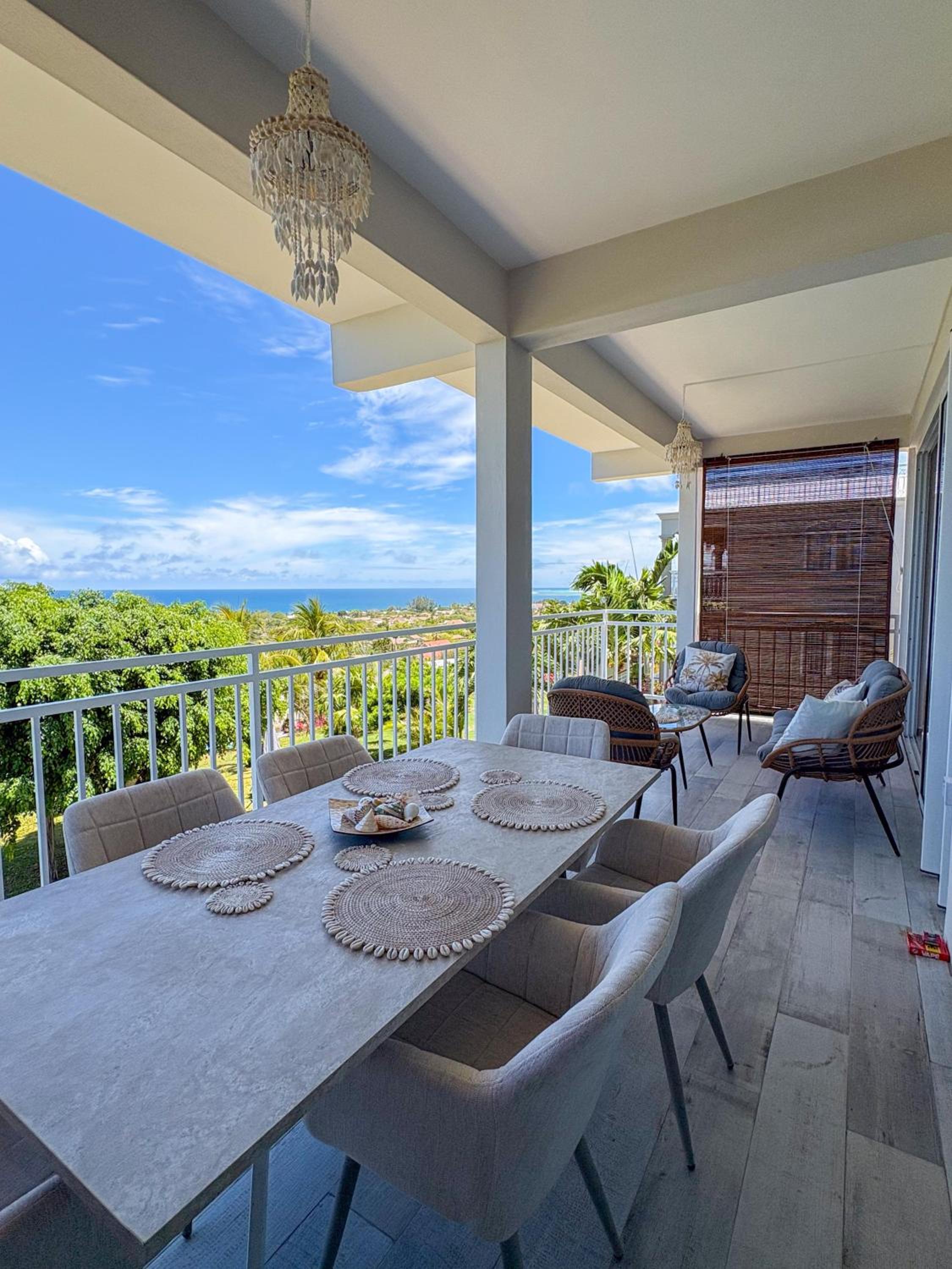 LAKAZ DEL VISTA - Luxurious new apartments with panoramic sea views, pool & garden retreat