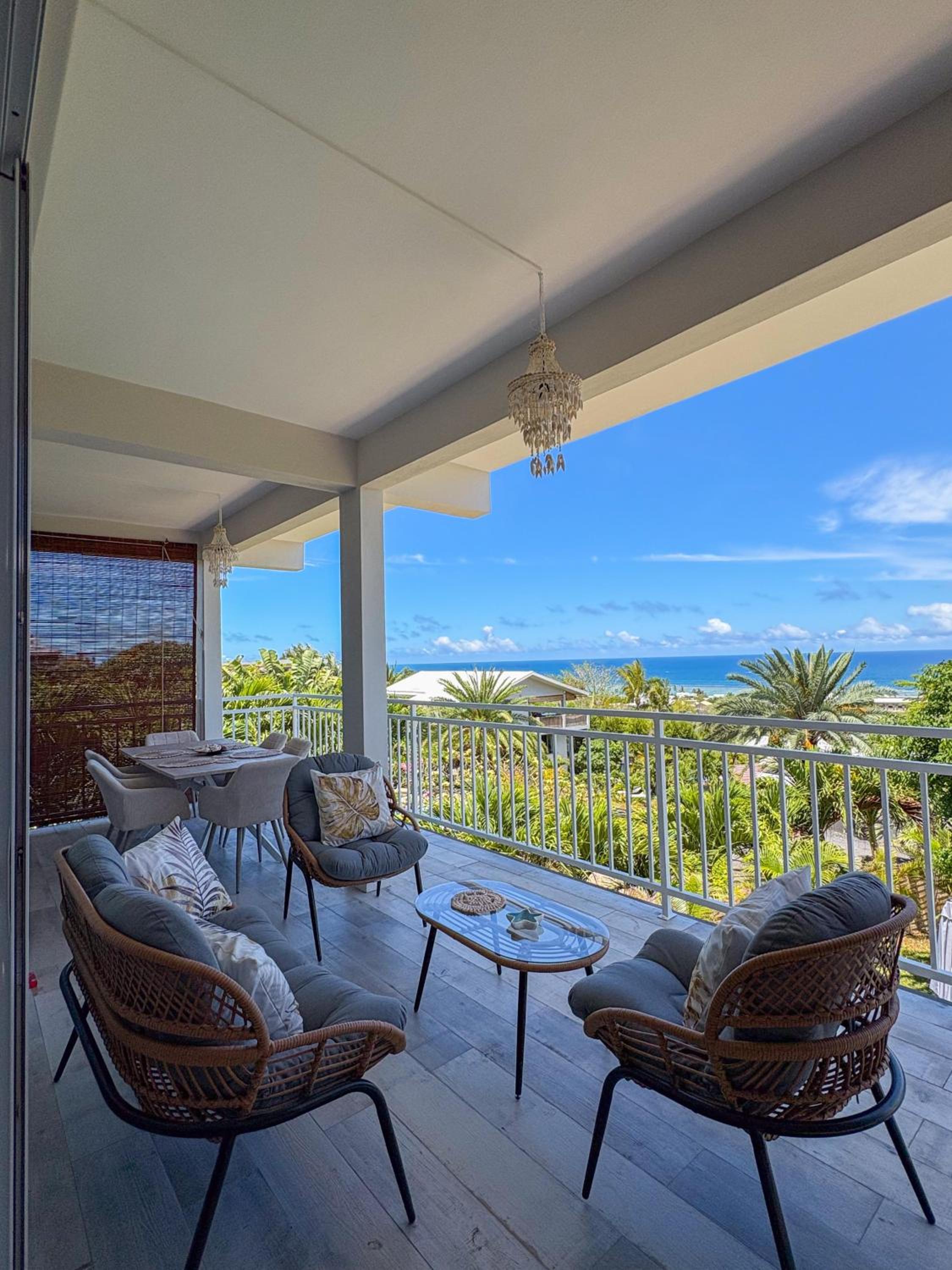 LAKAZ DEL VISTA - Luxurious new apartments with panoramic sea views, pool & garden retreat