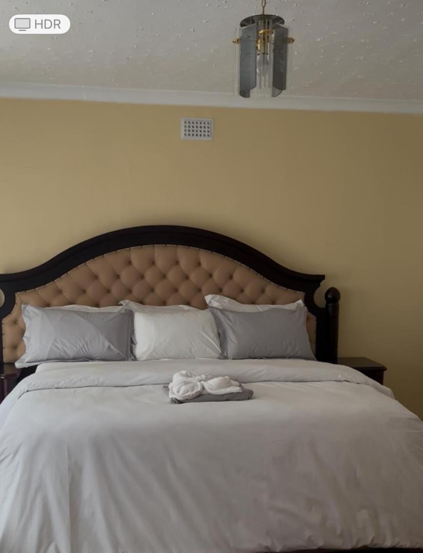 Peaceful 4-Bedroom Retreat with Lush Gardens Pool – Highlands - 2346