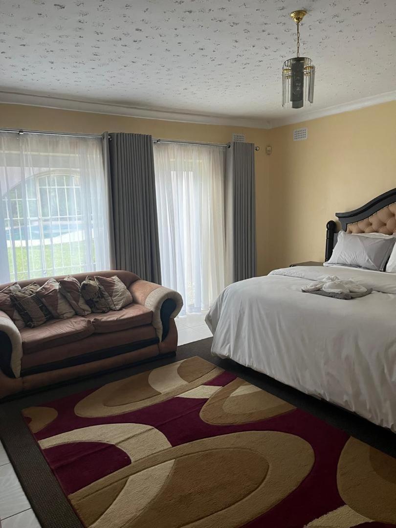 Peaceful 4-Bedroom Retreat with Lush Gardens Pool – Highlands - 2346