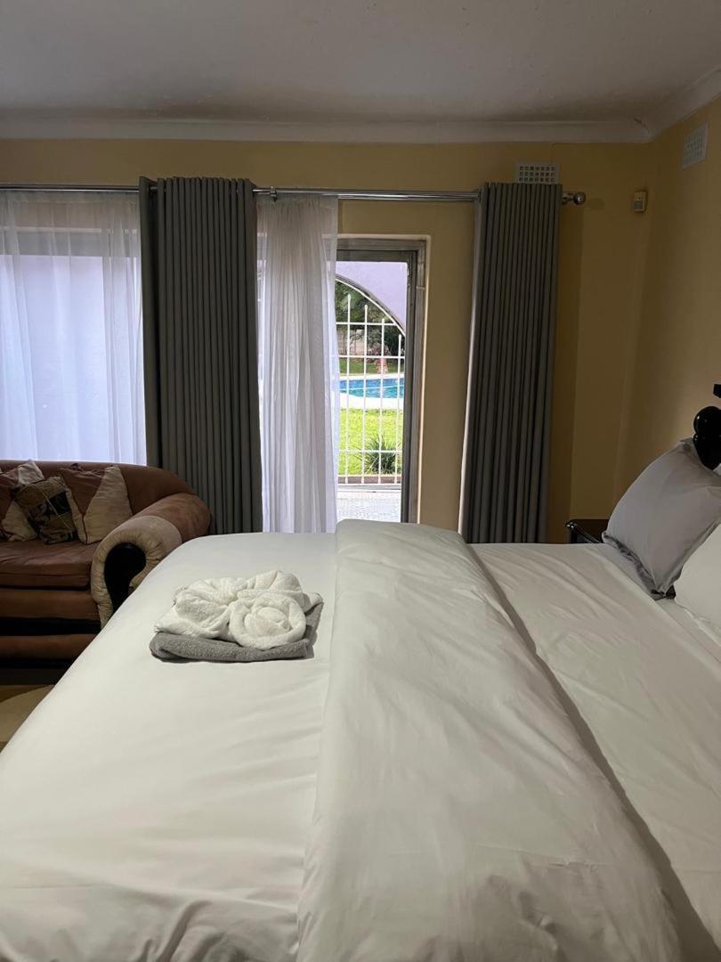 Peaceful 4-Bedroom Retreat with Lush Gardens Pool – Highlands - 2346