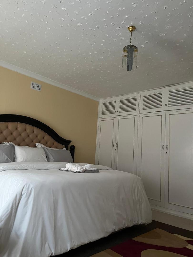 Peaceful 4-Bedroom Retreat with Lush Gardens Pool – Highlands - 2346