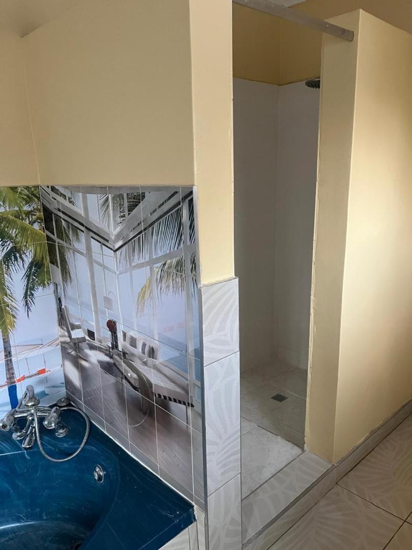 Peaceful 4-Bedroom Retreat with Lush Gardens Pool – Highlands - 2346
