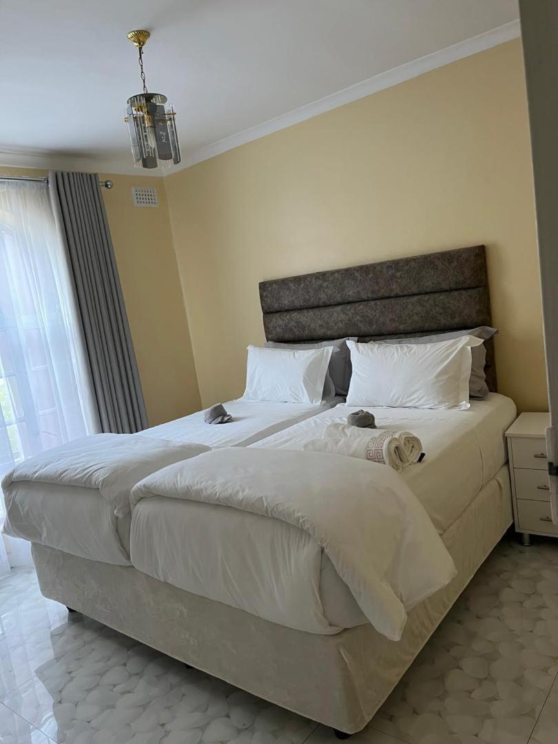 Peaceful 4-Bedroom Retreat with Lush Gardens Pool – Highlands - 2346
