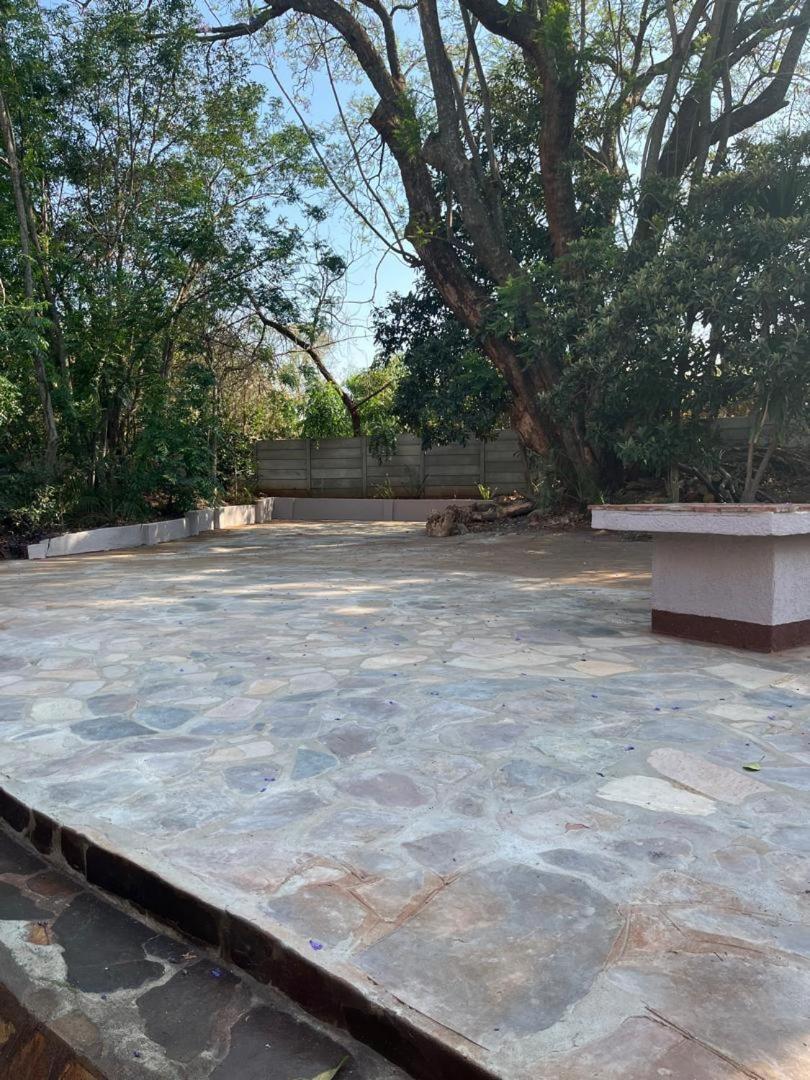 Peaceful 4-Bedroom Retreat with Lush Gardens Pool – Highlands - 2346