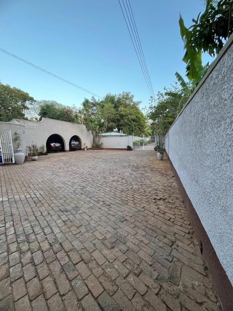 Peaceful 4-Bedroom Retreat with Lush Gardens Pool – Highlands - 2346